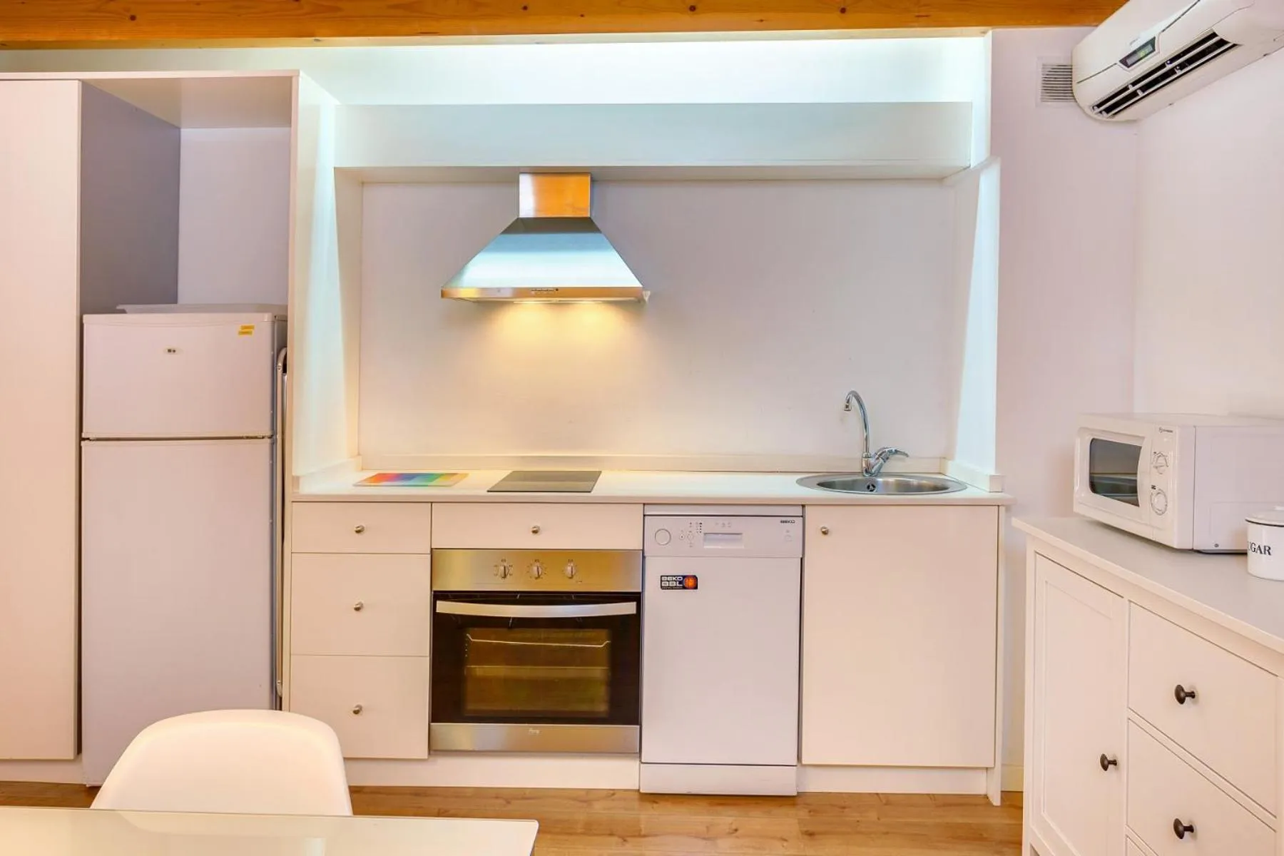 Kitchen or kitchenette in Urban Suites Palma - Turismo de Interior by PriorityVillas