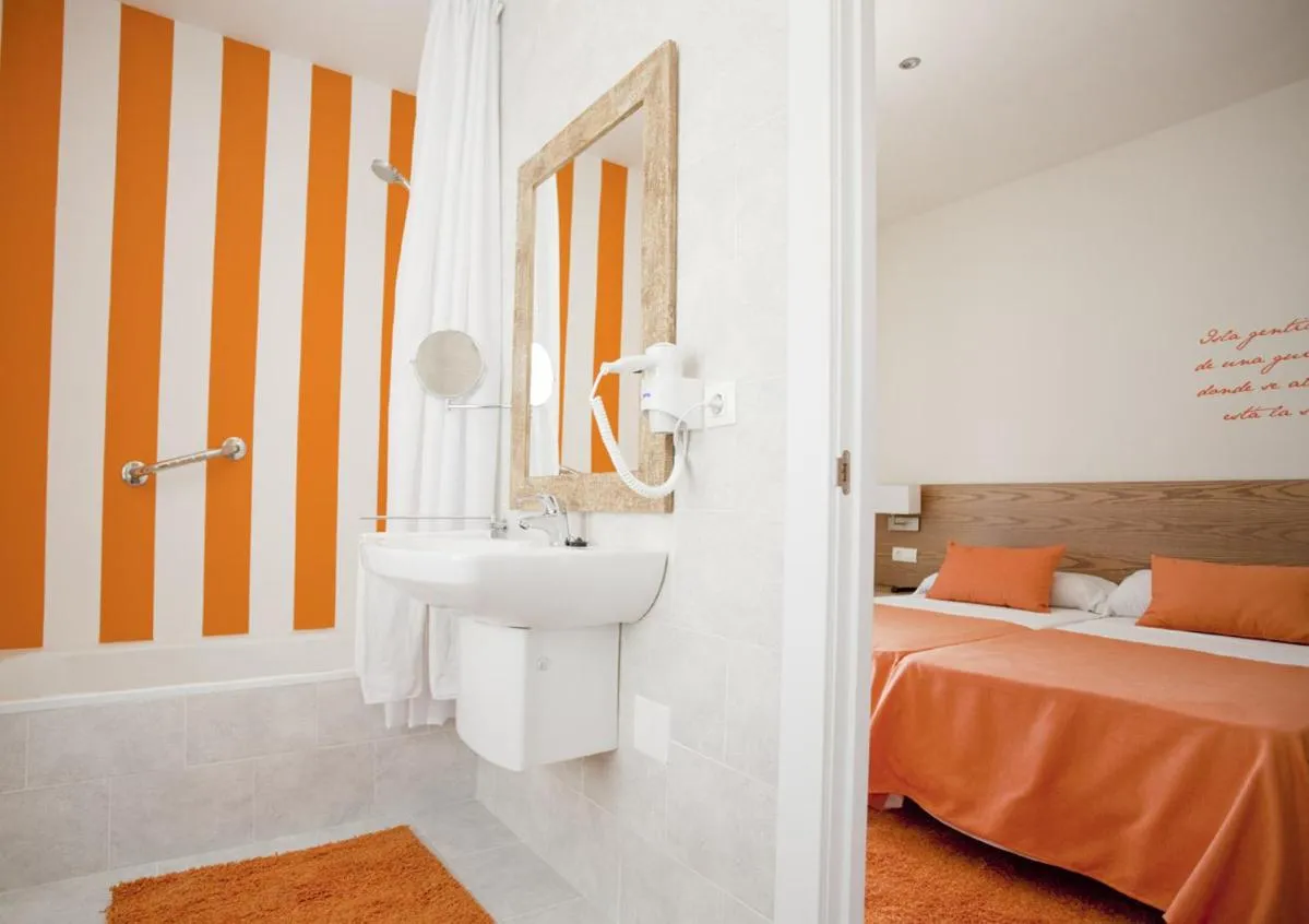 Photo of the whole room in Boutique Isla Tabarca