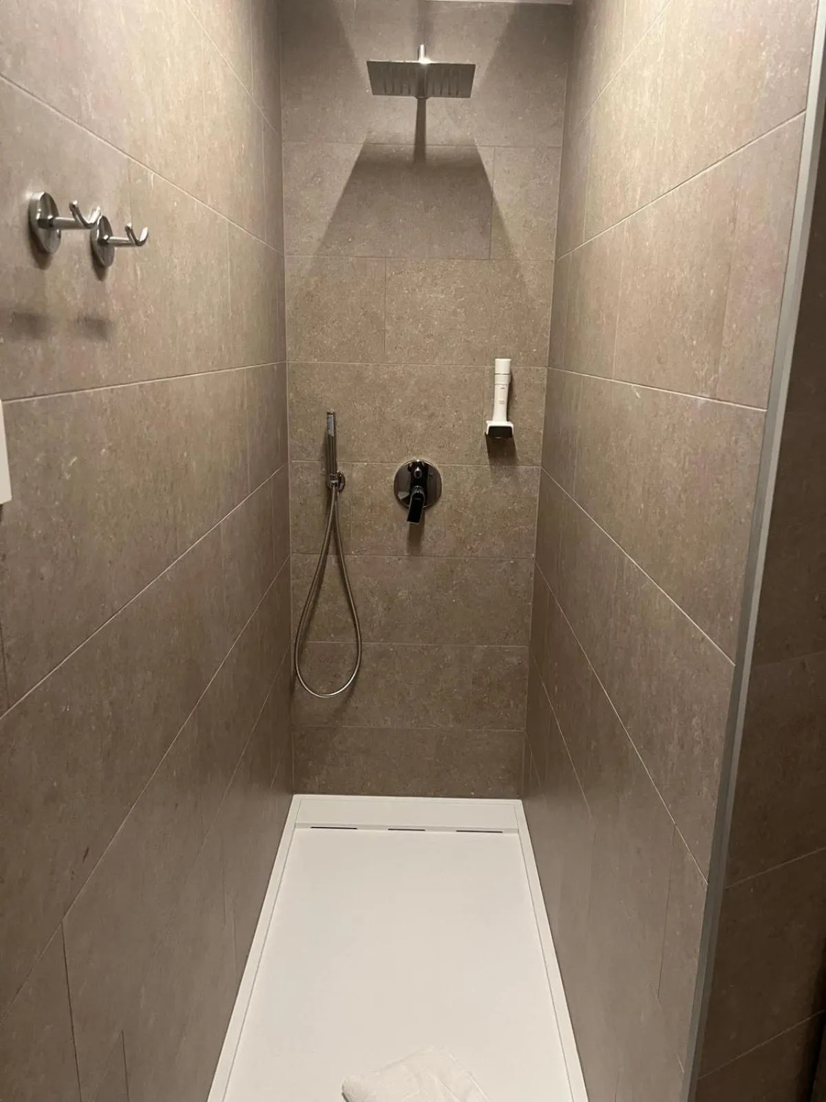 Shower in GardaBreak Rooms&Breakfast Holiday Apartments