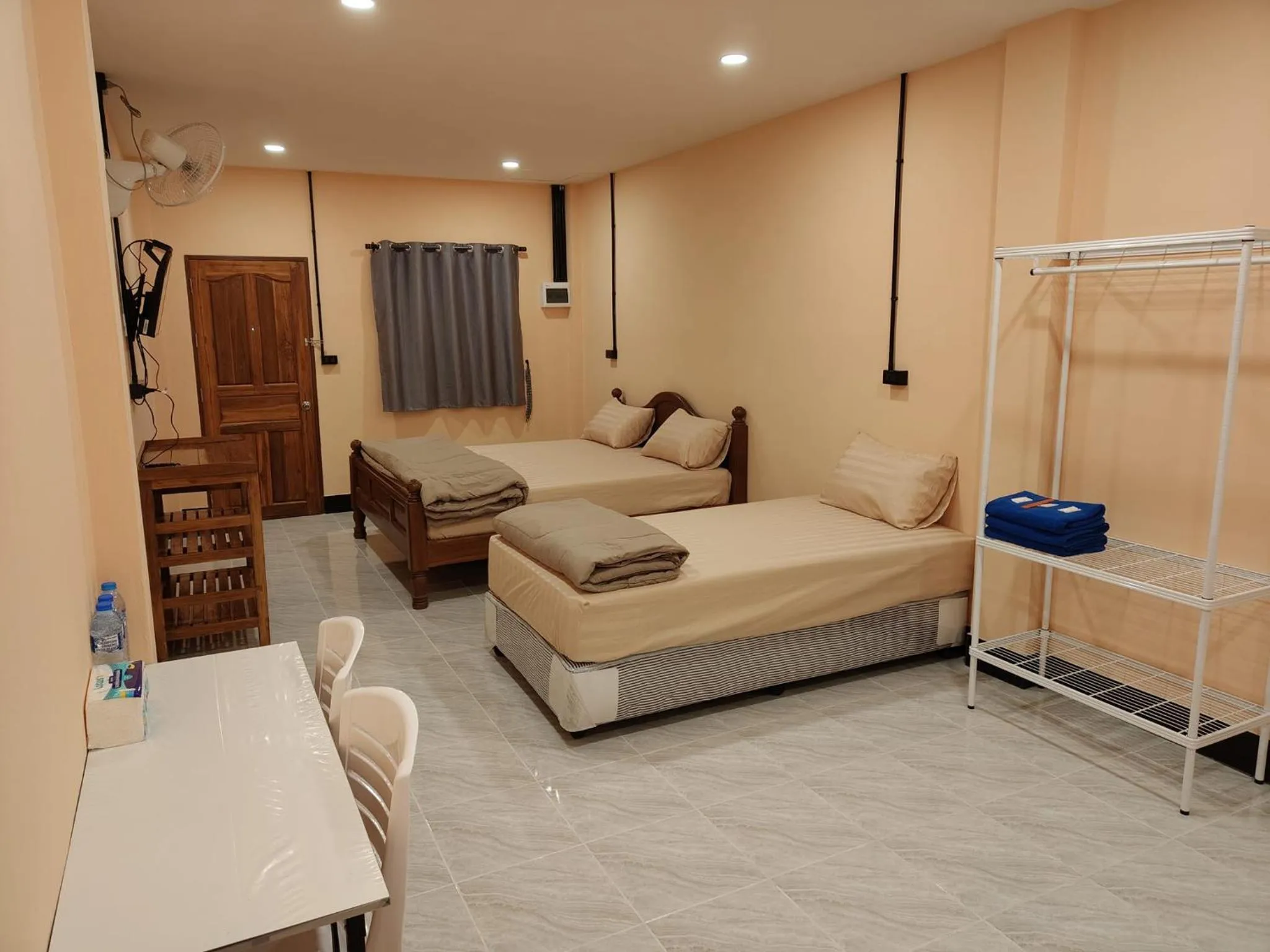 Bedroom, Bed in PuengLuang Hotel