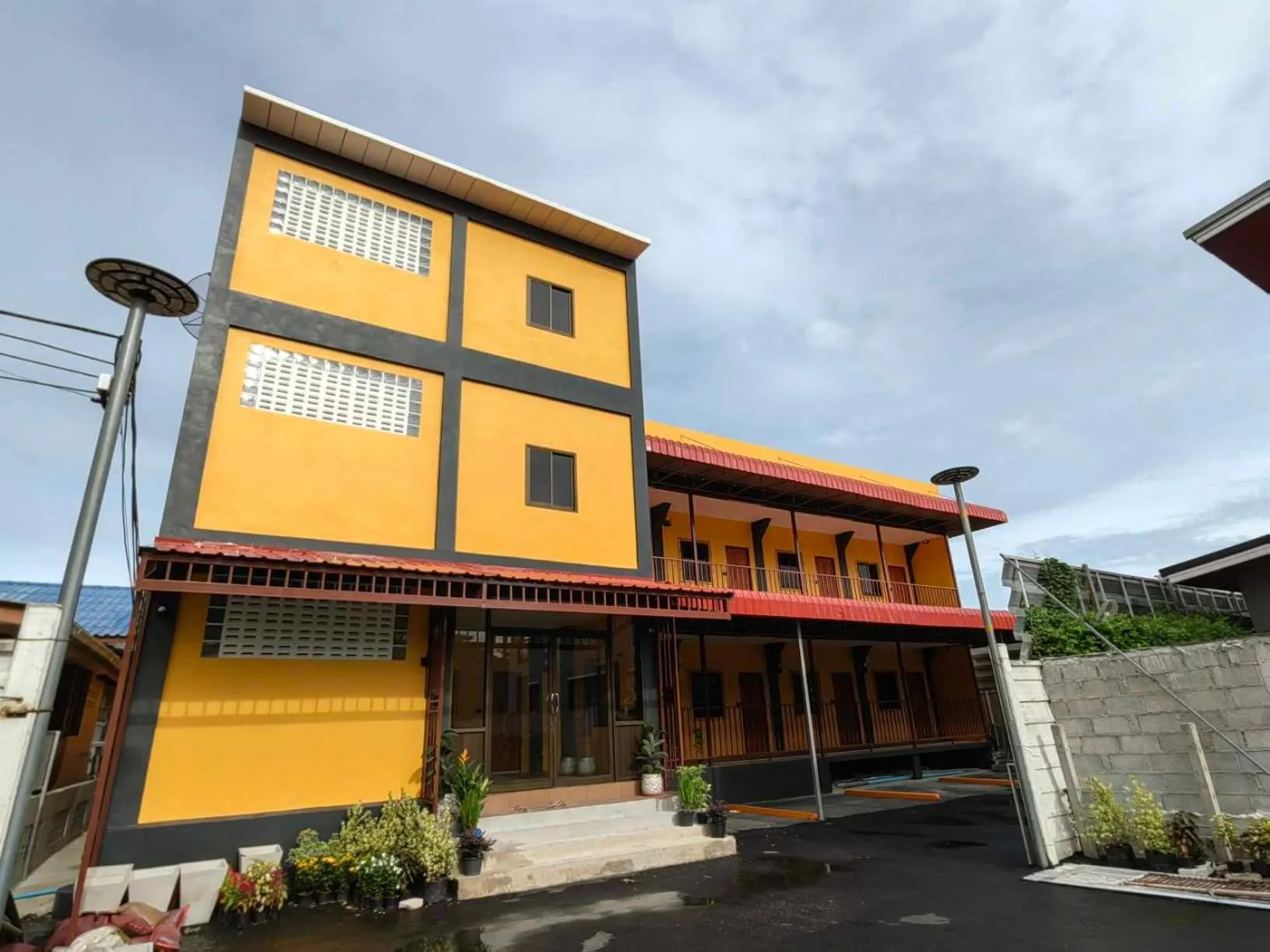 Property building in PuengLuang Hotel