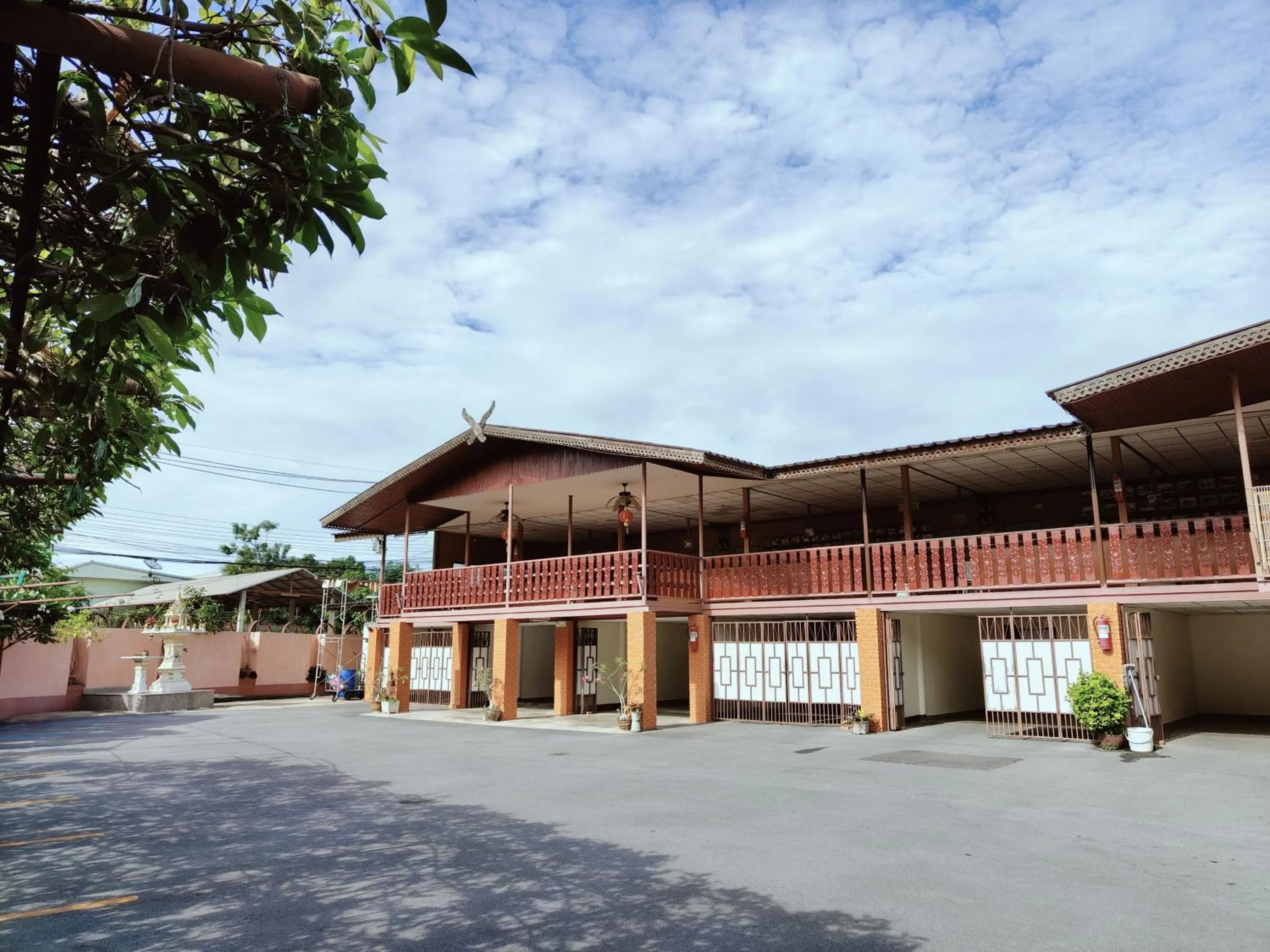 Property building in PuengLuang Hotel