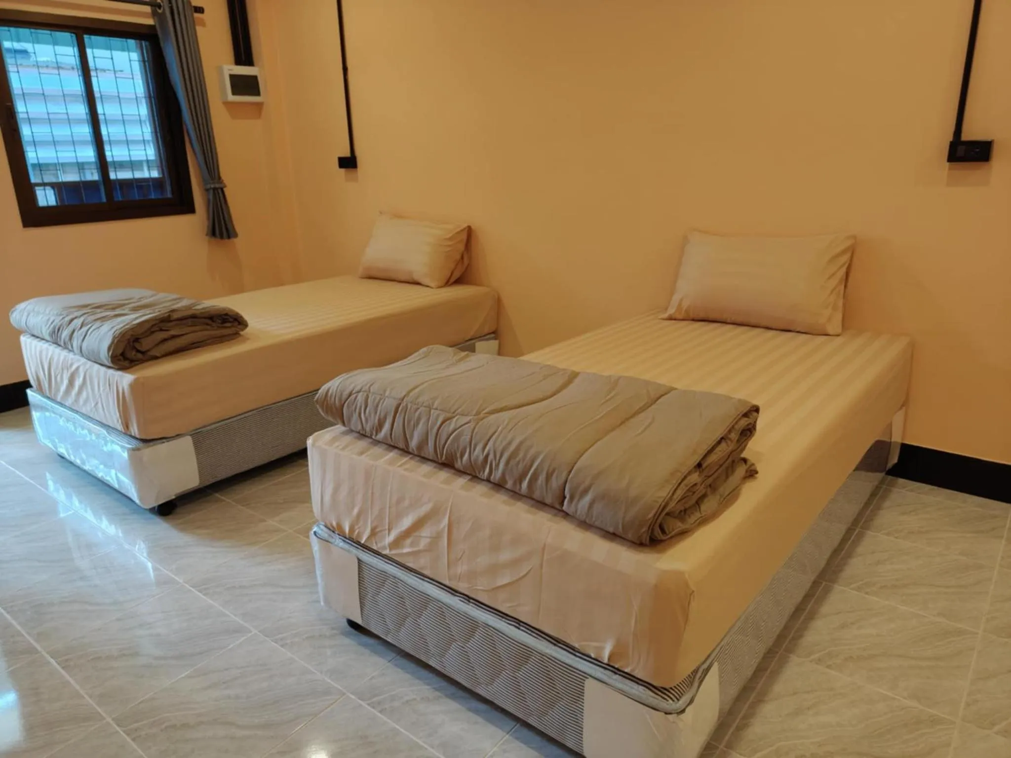 Bedroom, Bed in PuengLuang Hotel