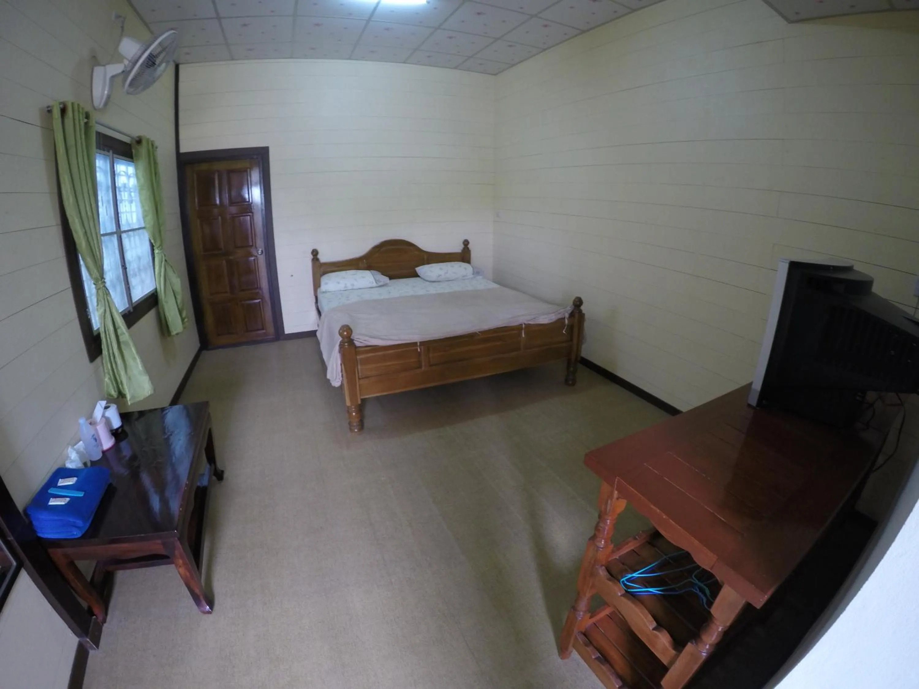 Photo of the whole room, Bed in PuengLuang Hotel