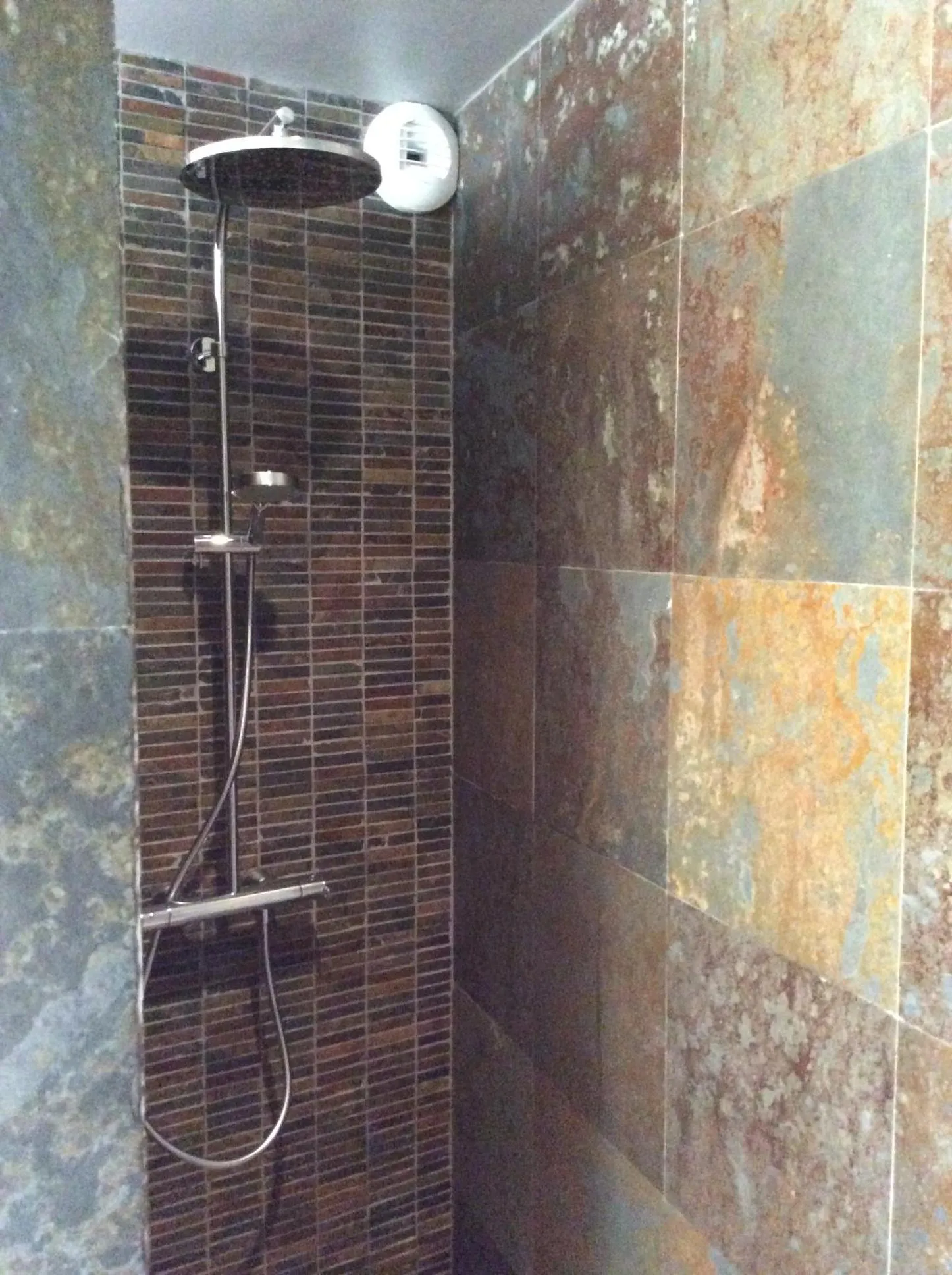 Shower in Au Charnet