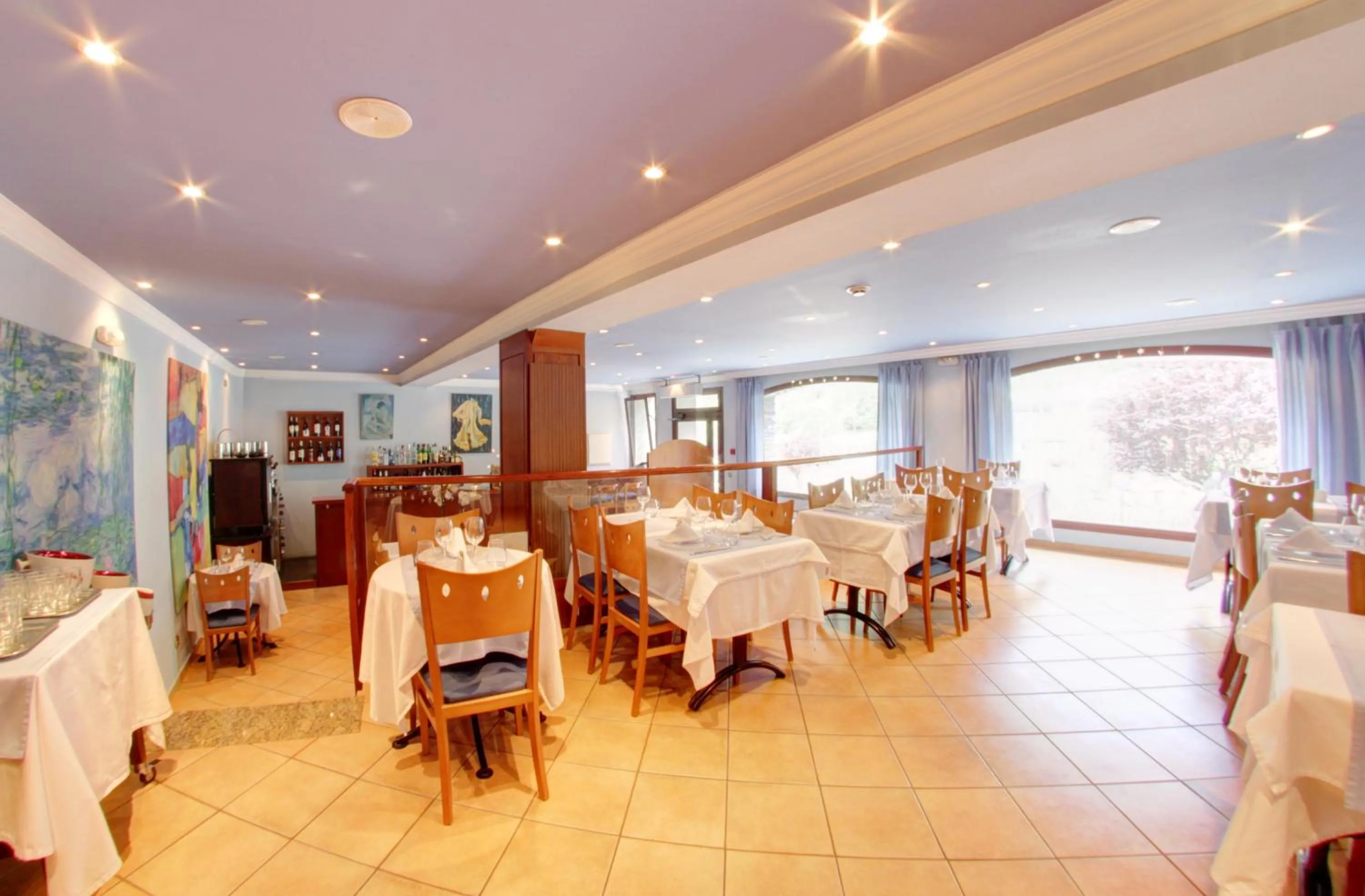 Restaurant/places to eat in Hotel Montané