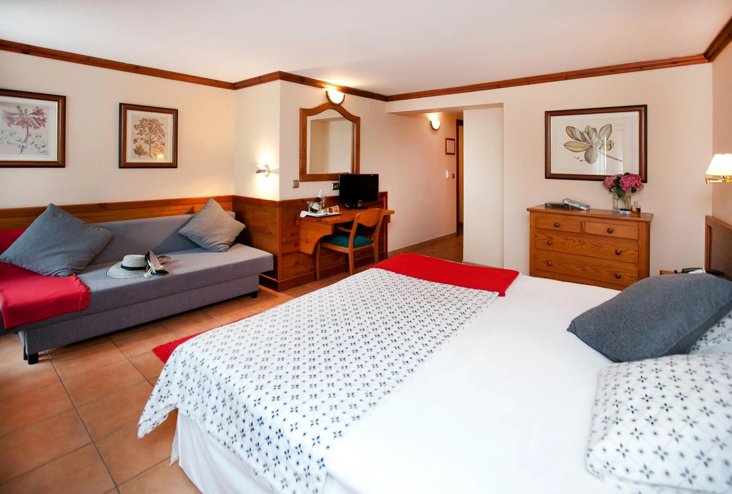 Photo of the whole room, Bed in Hotel Montané