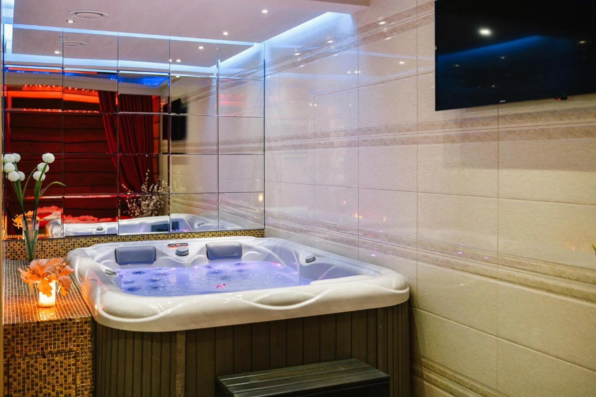 Hot Tub in Wellness & Spa Hotel ACD