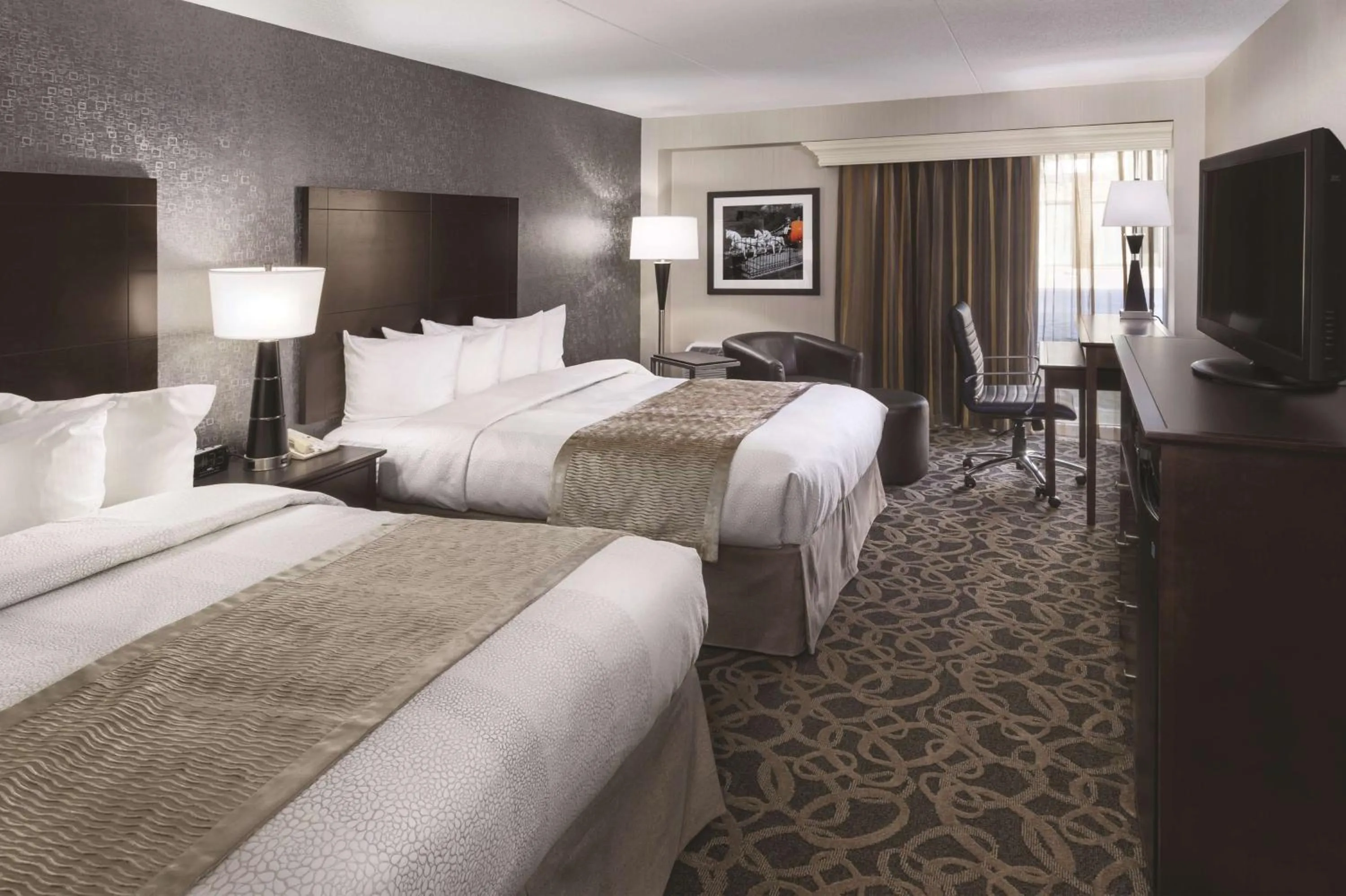 Photo of the whole room, Bed in Best Western Ramkota Hotel Aberdeen