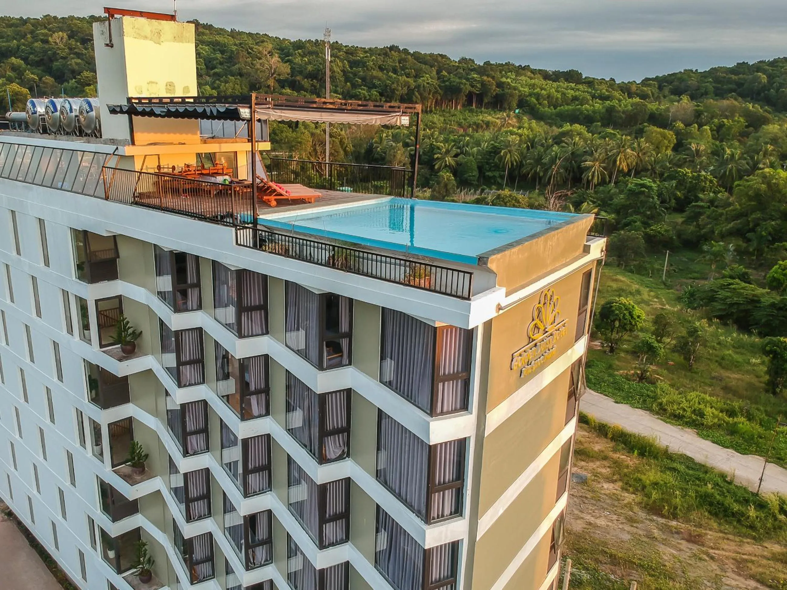 Property building in Golden Daisy Hotel Phu Quoc