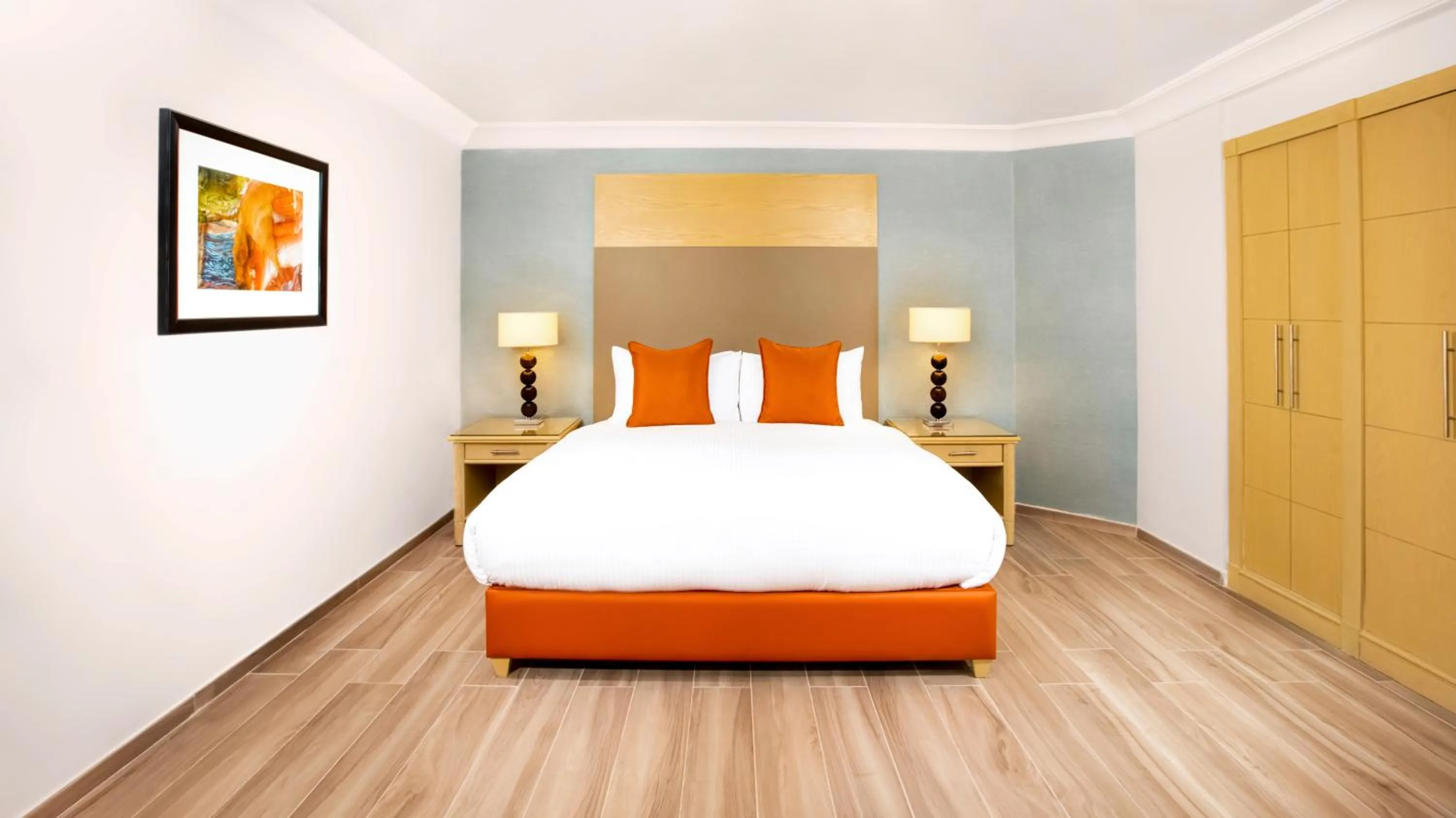 Photo of the whole room, Bed in Mövenpick Resort Petra