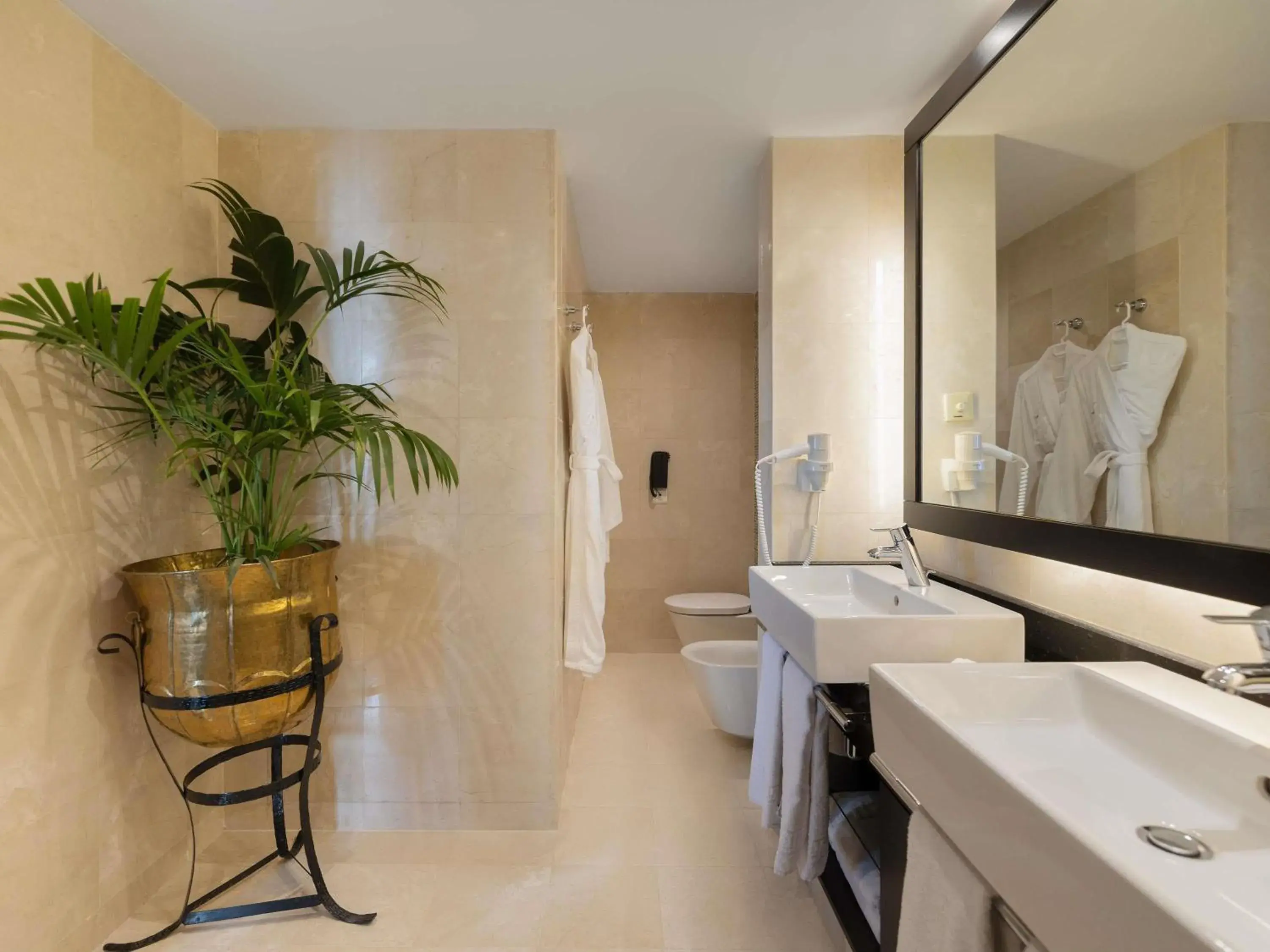 Superior Twin Room in Mövenpick Resort Petra Superior Twin Room in Mövenpick Resort Petra