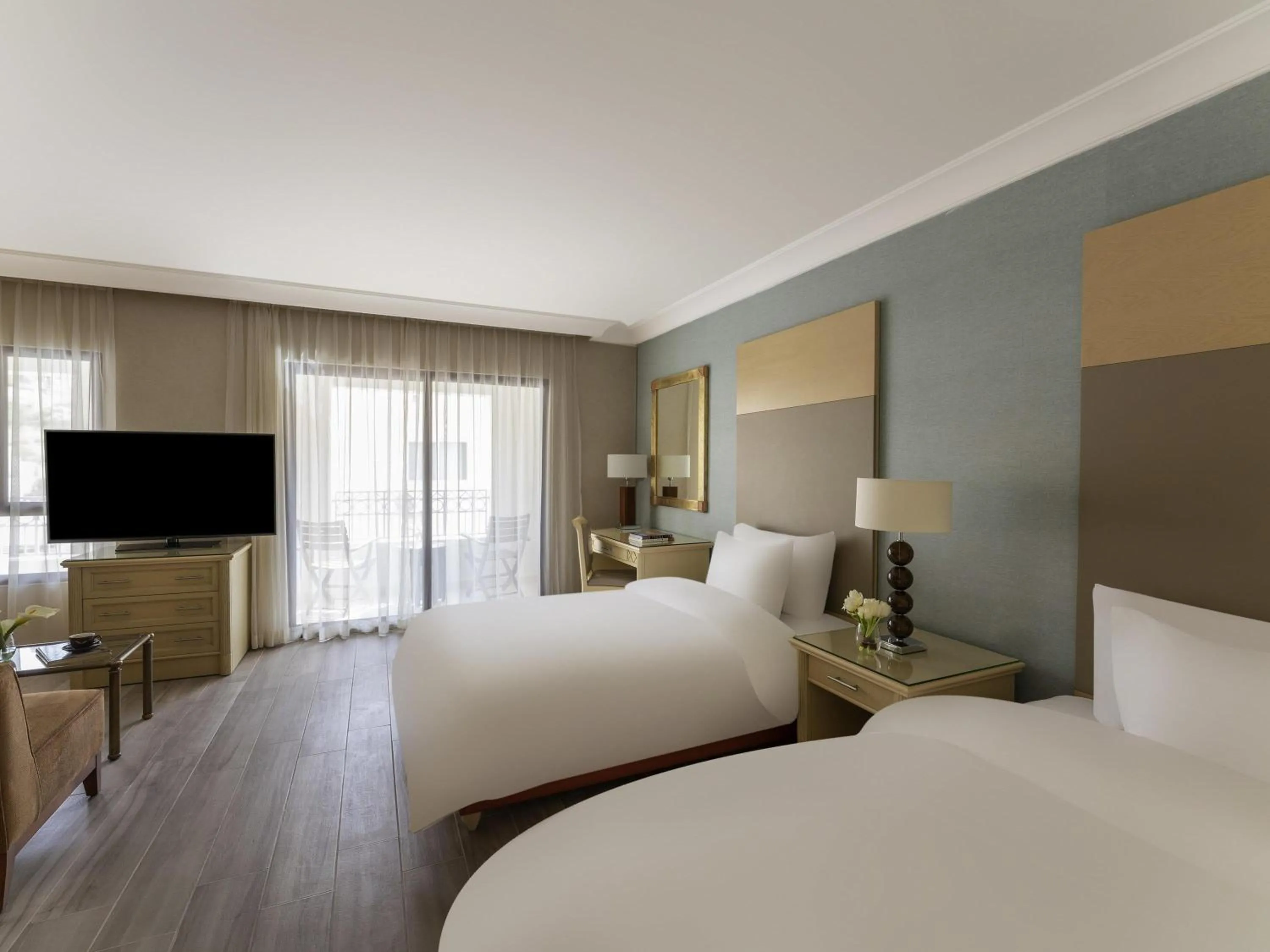 Bedroom, Bed in Mövenpick Resort Petra