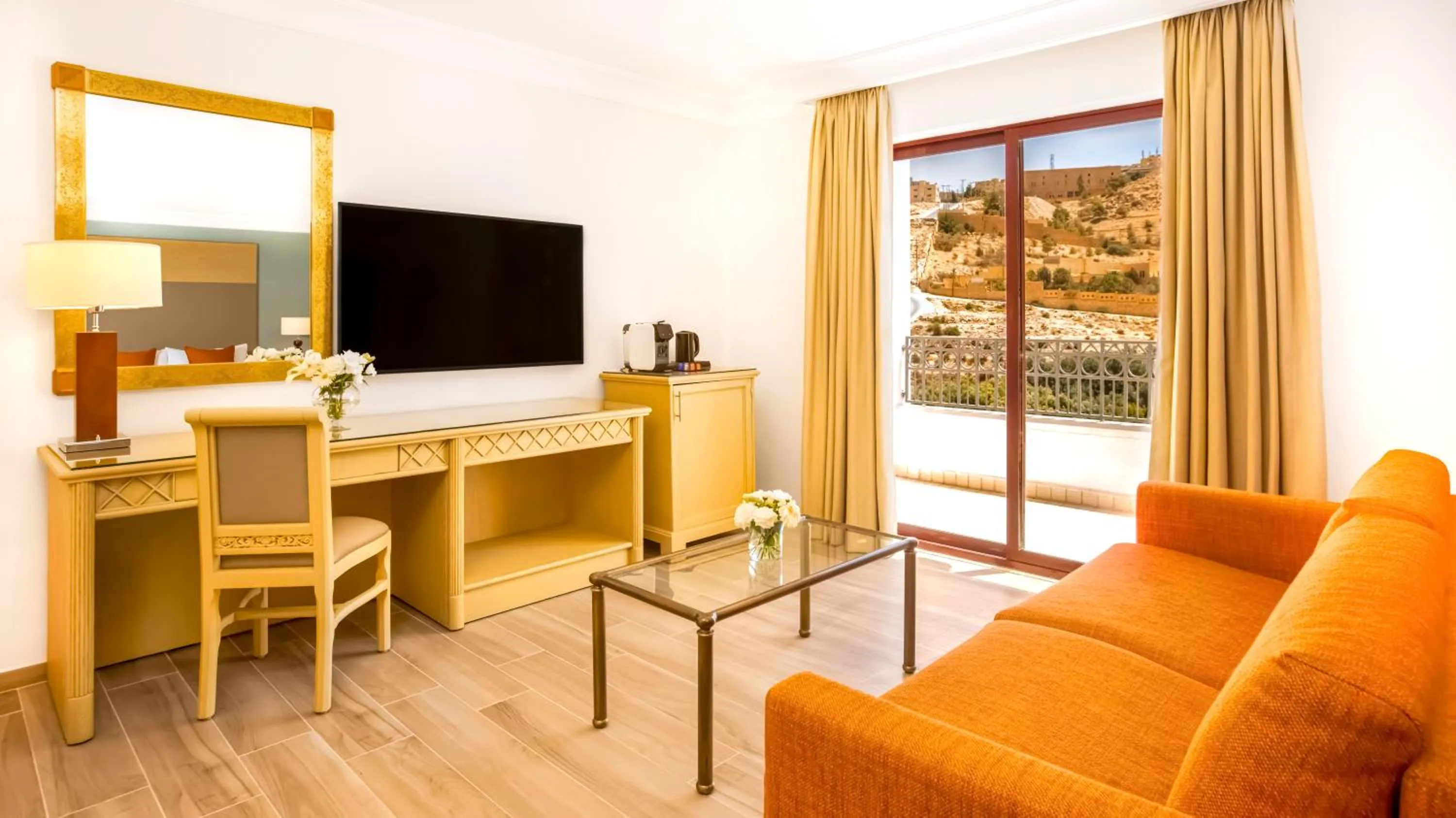 TV and multimedia in Mövenpick Resort Petra