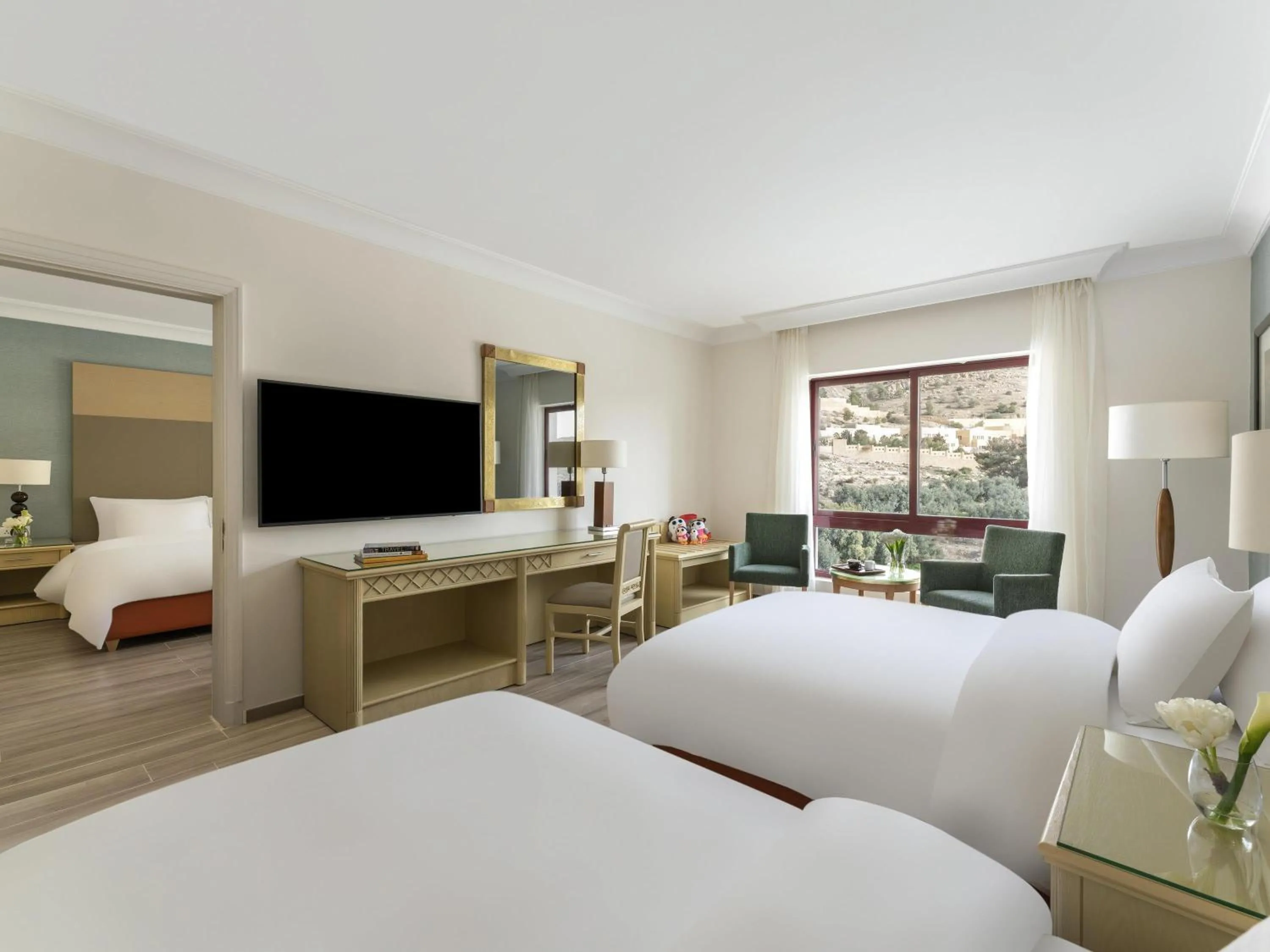 Bedroom, Bed in Mövenpick Resort Petra