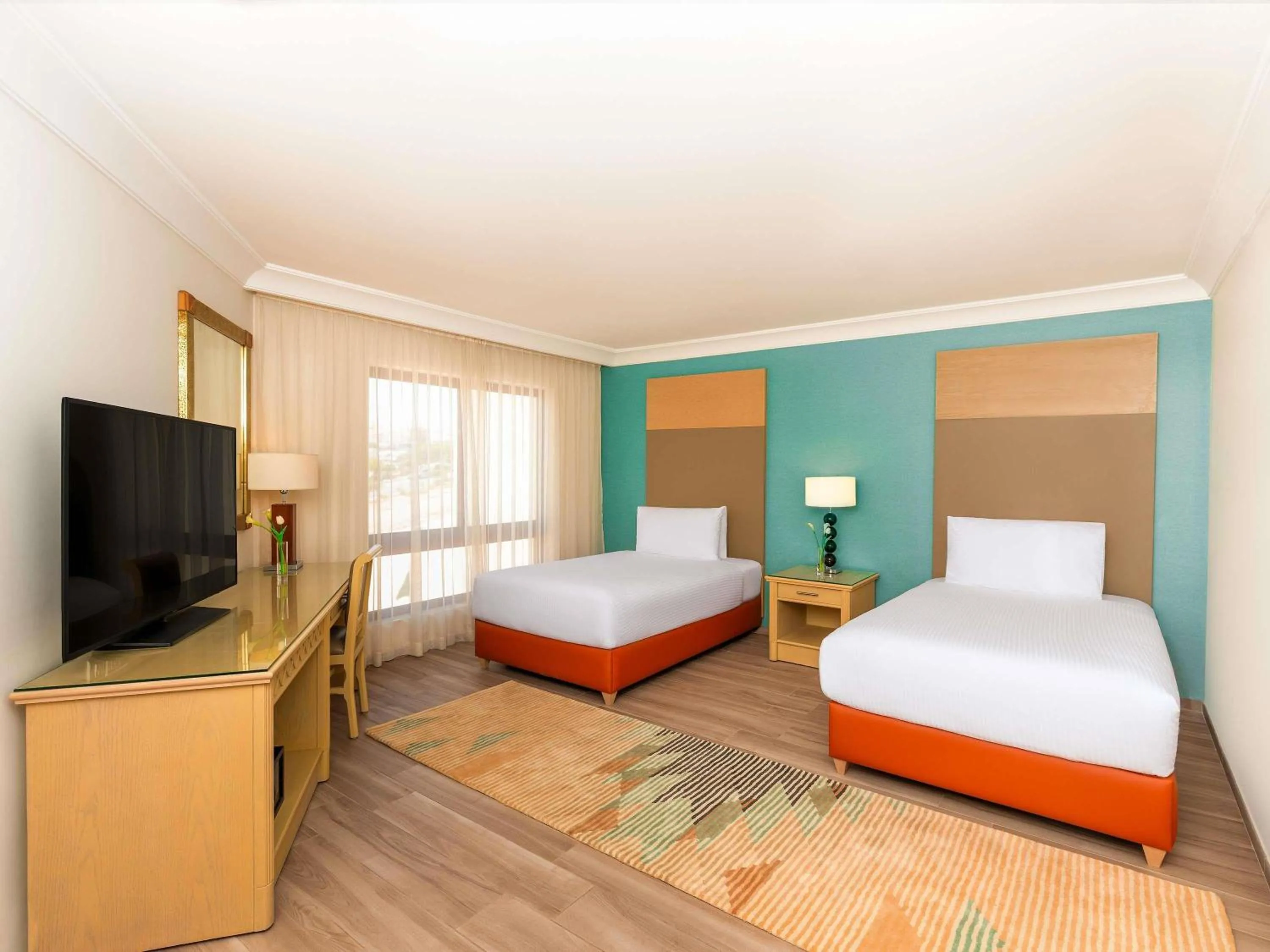 Bedroom, Bed in Mövenpick Resort Petra