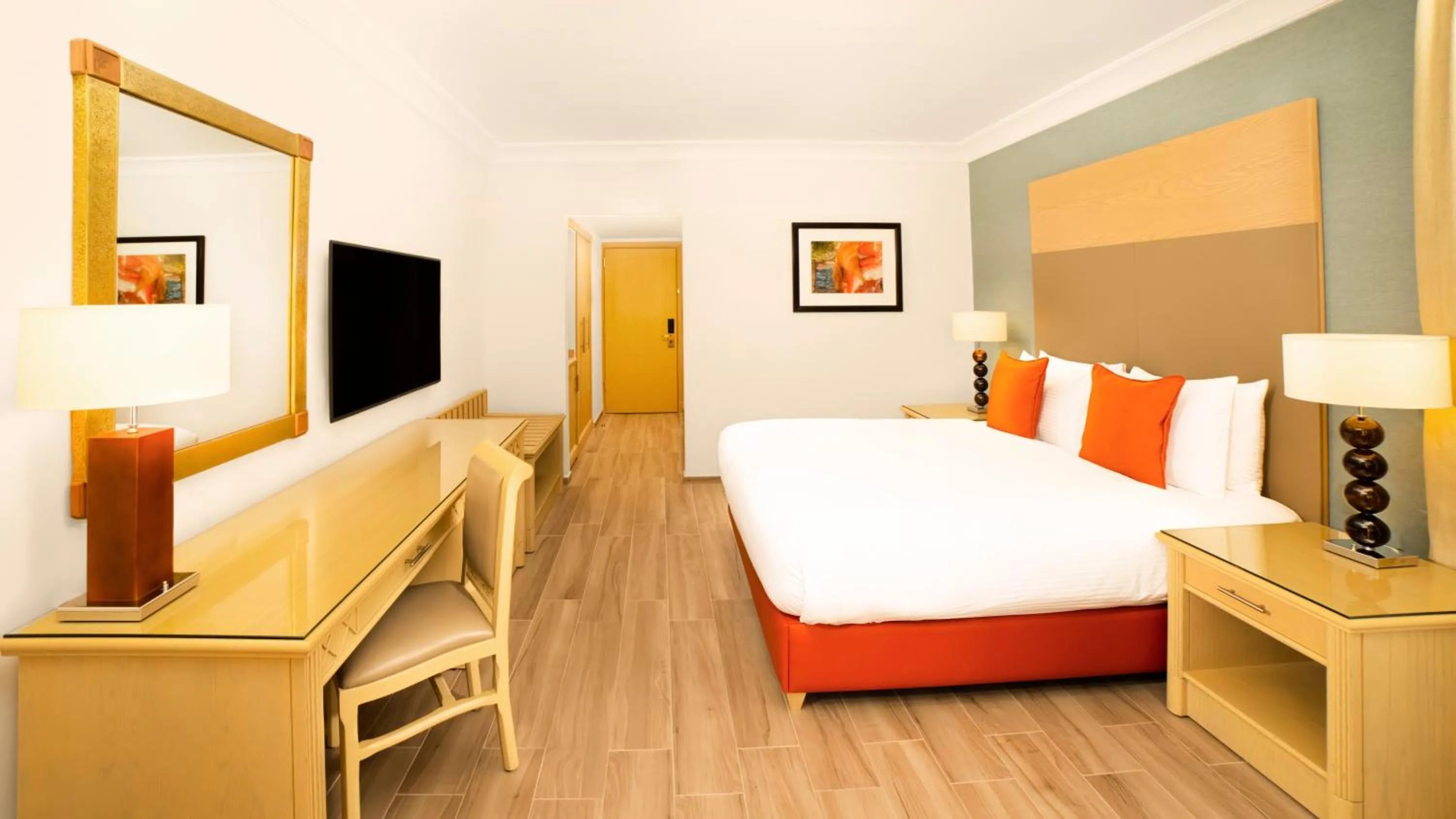 Photo of the whole room, Bed in Mövenpick Resort Petra