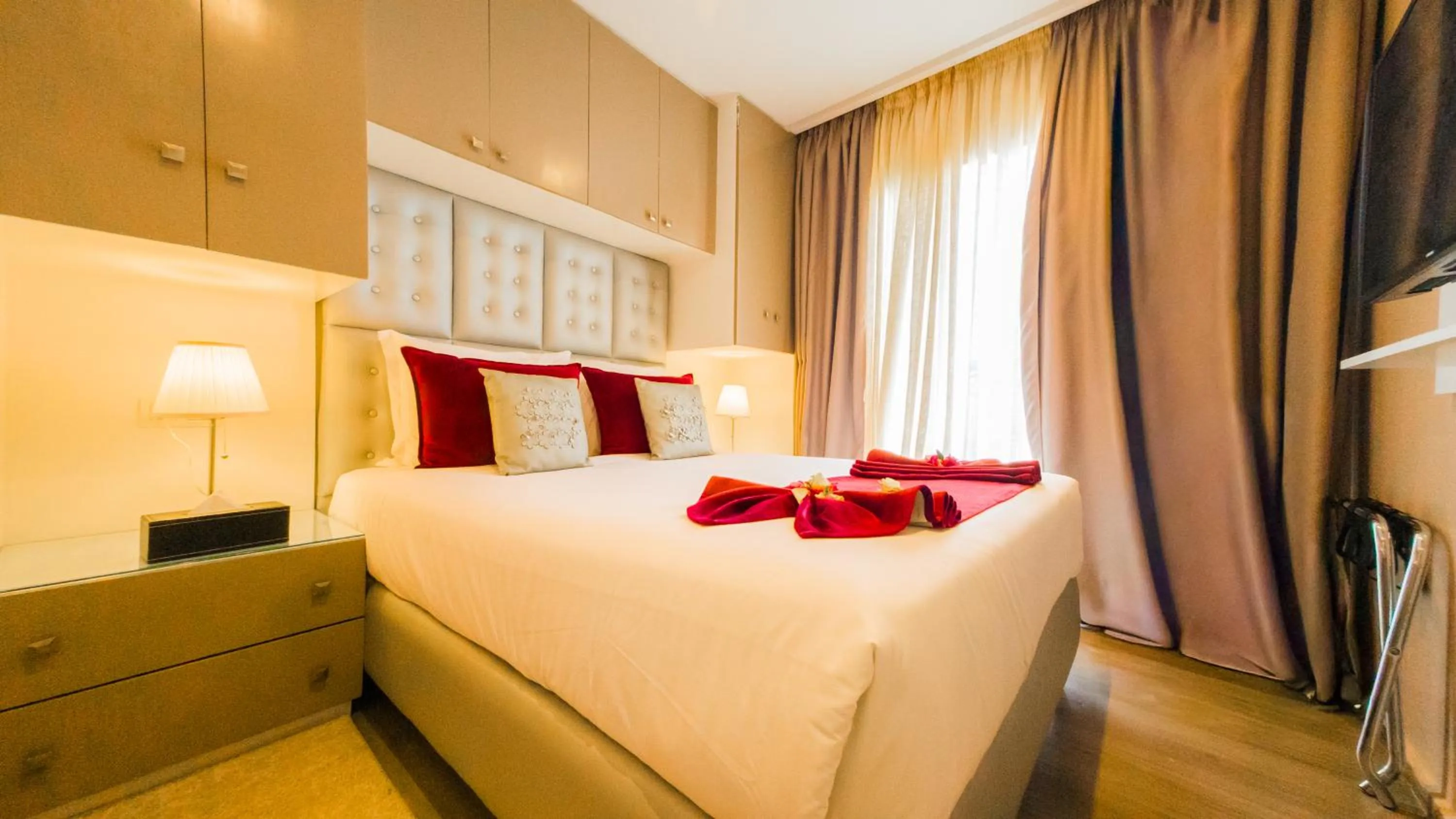 Bed in RENT-INN Suites Hotel