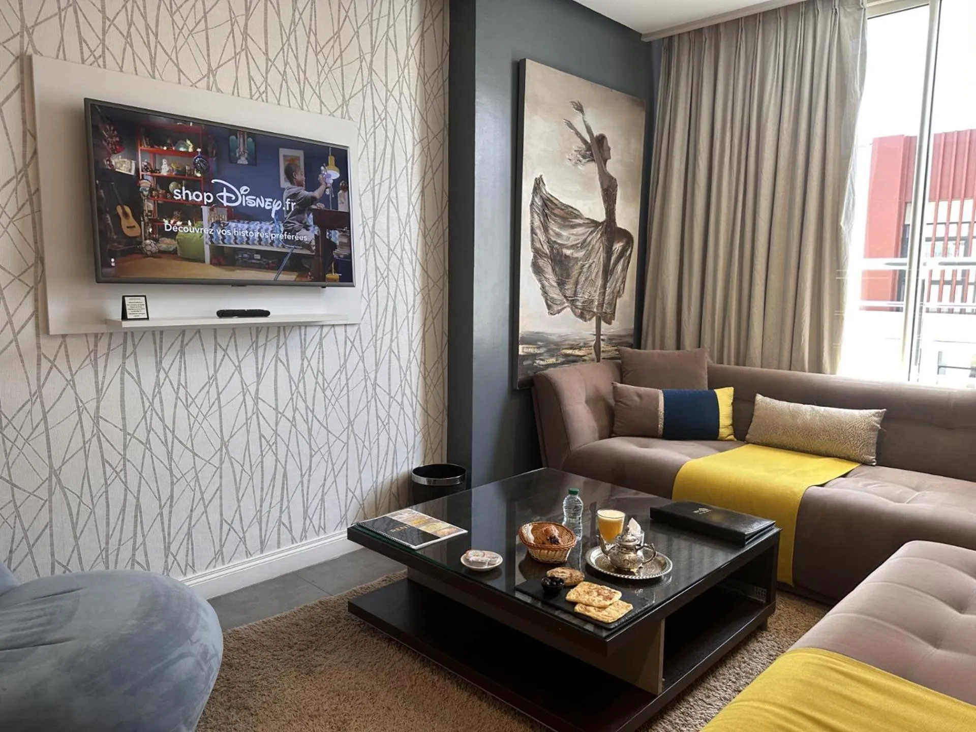 Living room in RENT-INN Suites Hotel