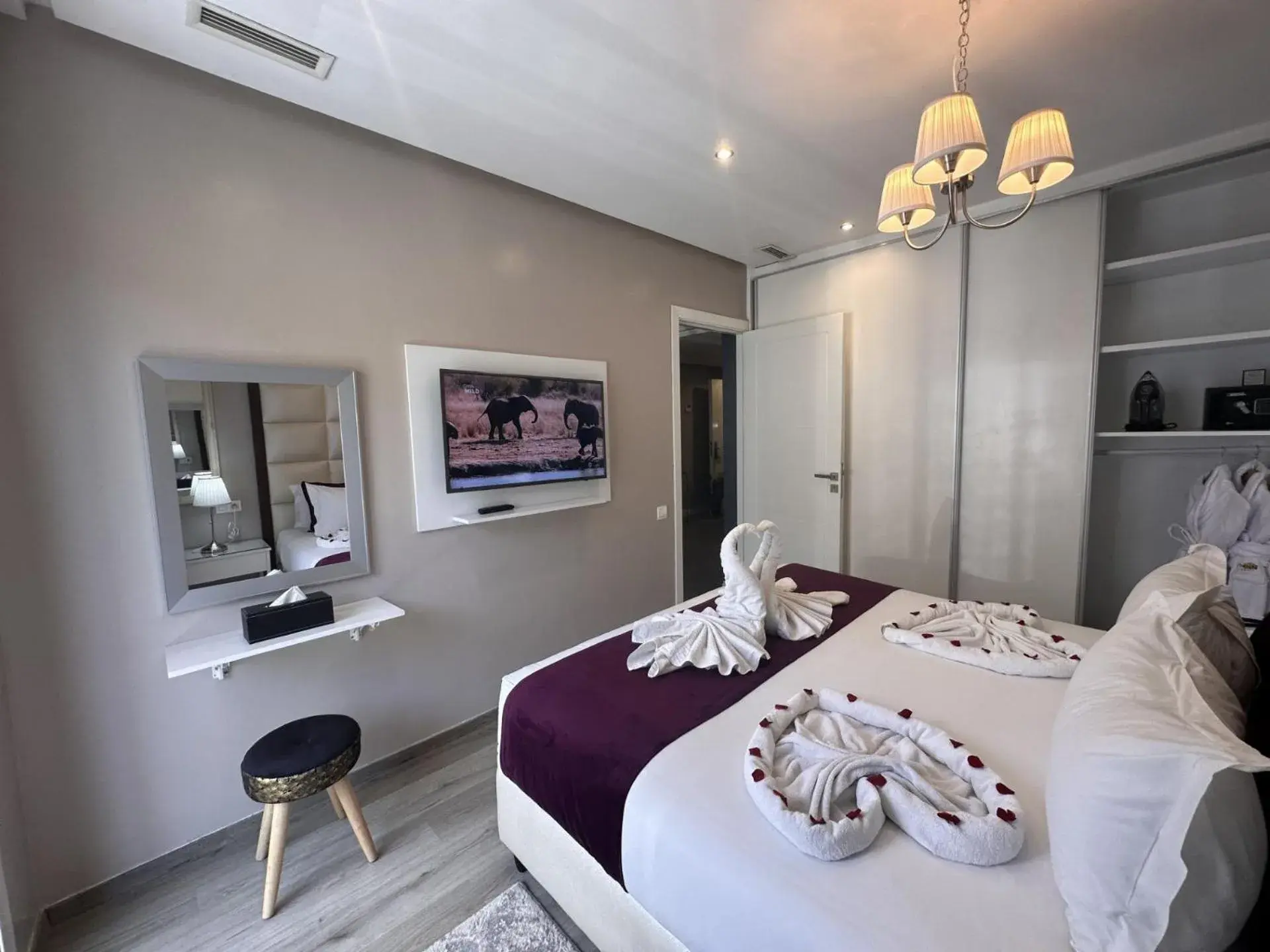 Deluxe Suite in RENT-INN Suites Hotel Deluxe Suite in RENT-INN Suites Hotel