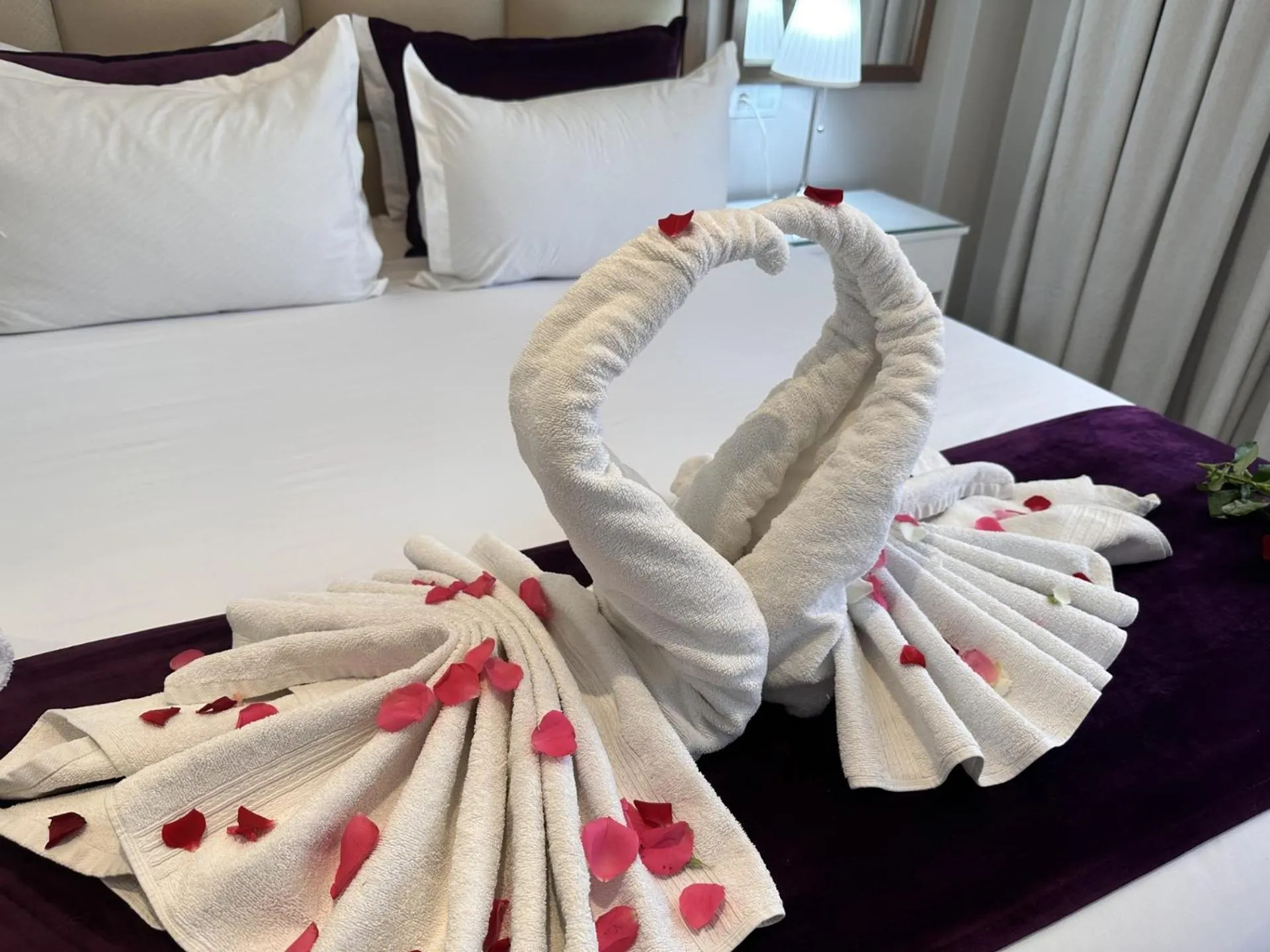 Bed in RENT-INN Suites Hotel