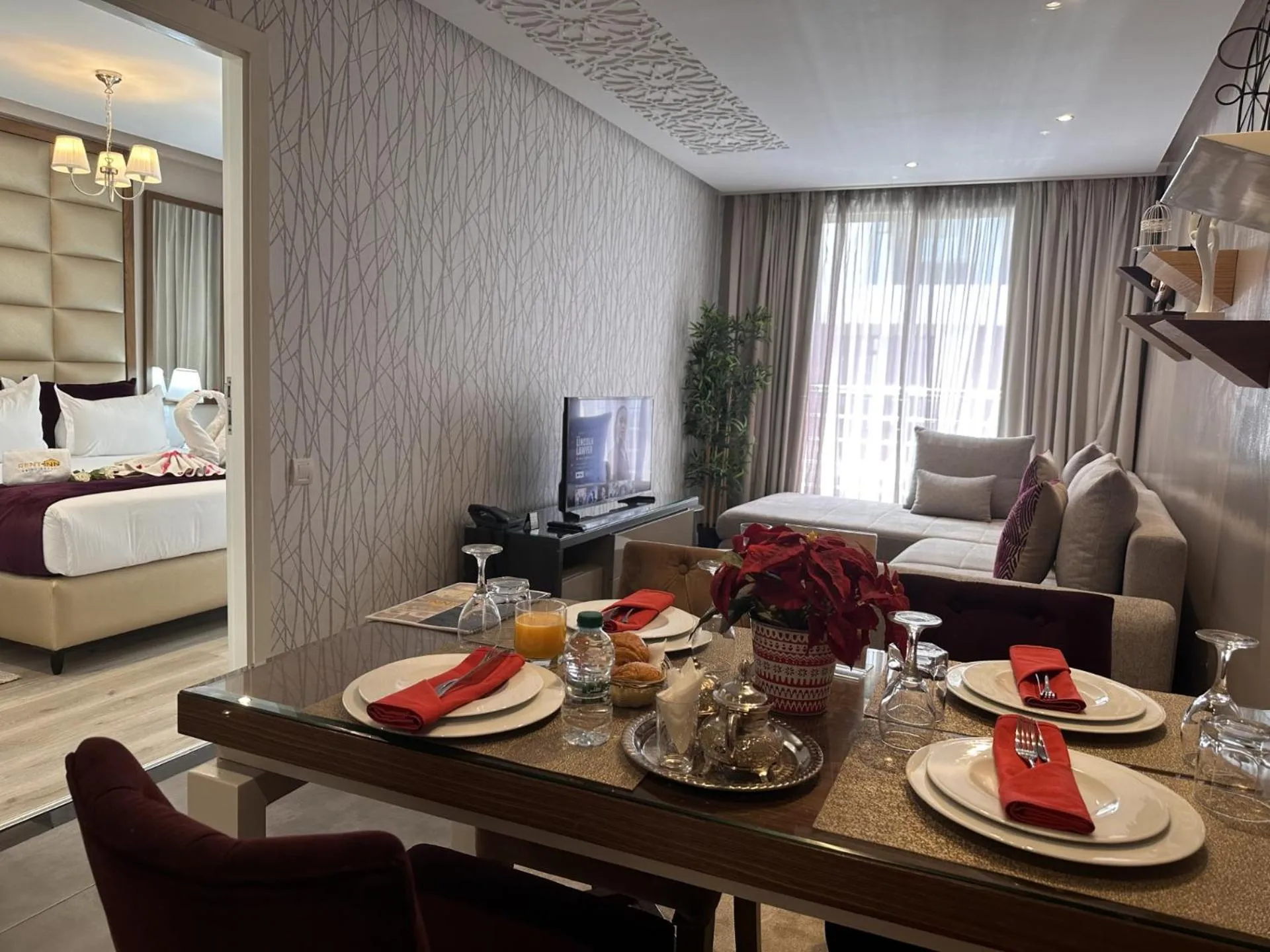 Living room, Bed in RENT-INN Suites Hotel