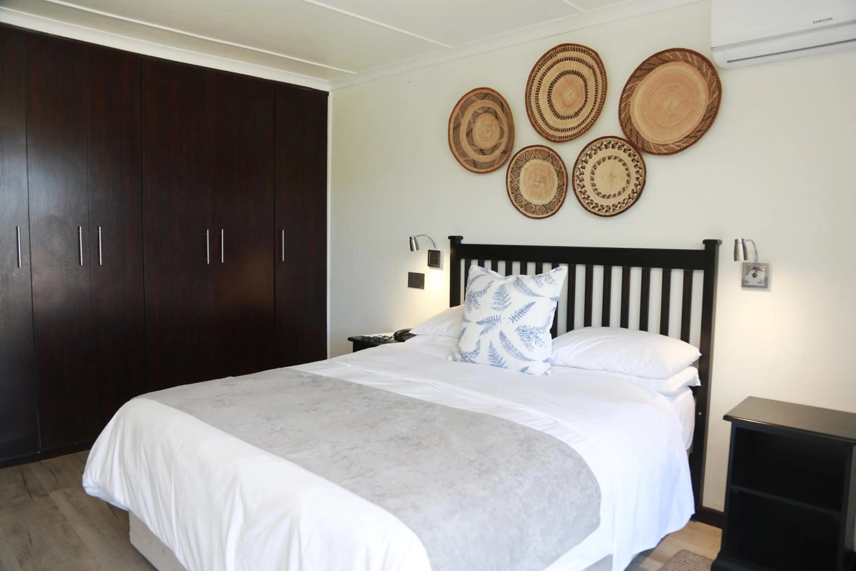 Bedroom, Bed in Blue Lagoon Hotel and Conference Centre