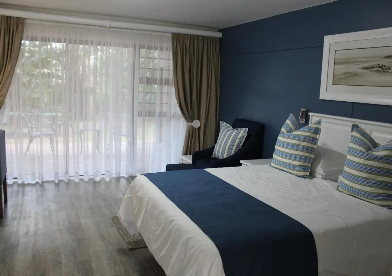 Large Double Room in Blue Lagoon Hotel and Conference Centre Large Double Room in Blue Lagoon Hotel and Conference Centre