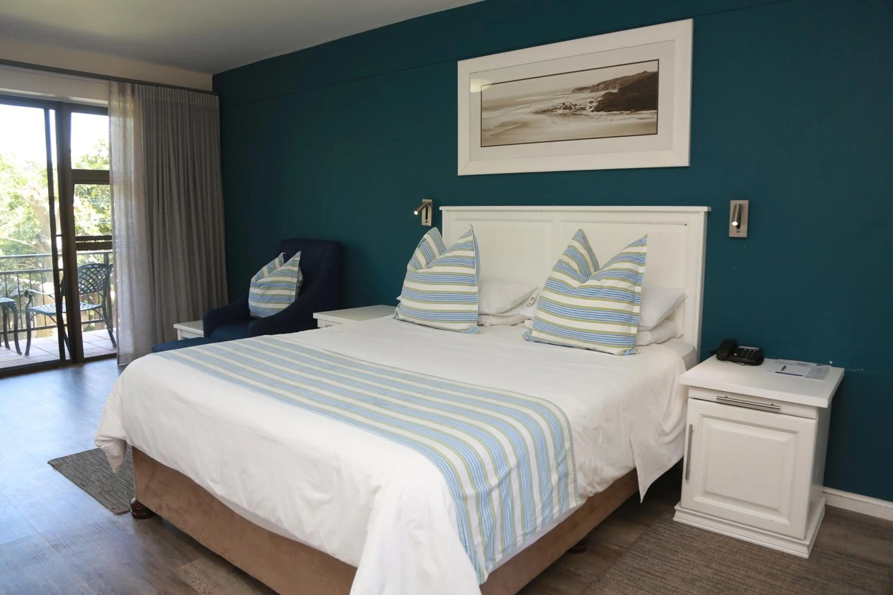 Patio, Bed in Blue Lagoon Hotel and Conference Centre