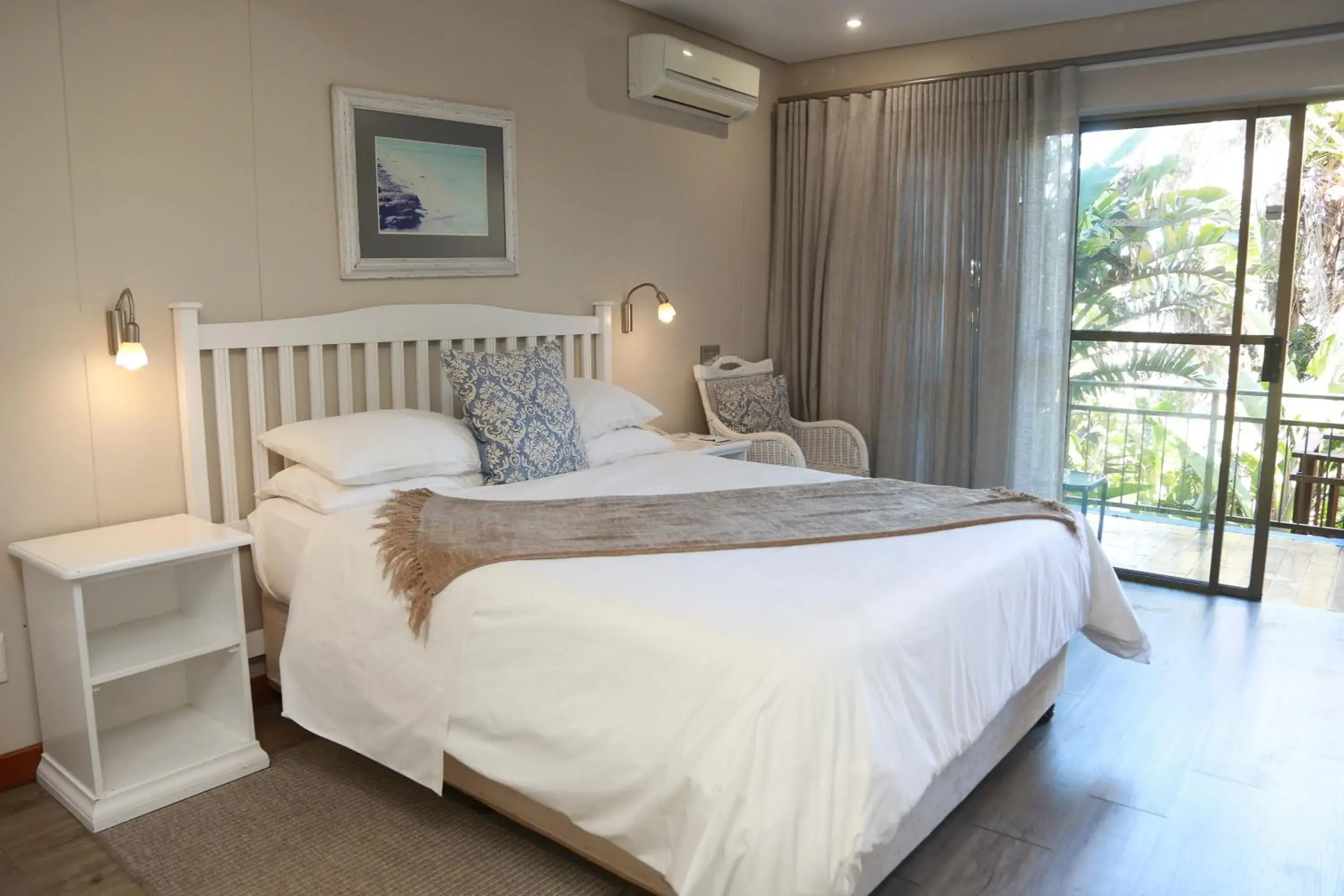 Queen Room in Blue Lagoon Hotel and Conference Centre Queen Room in Blue Lagoon Hotel and Conference Centre