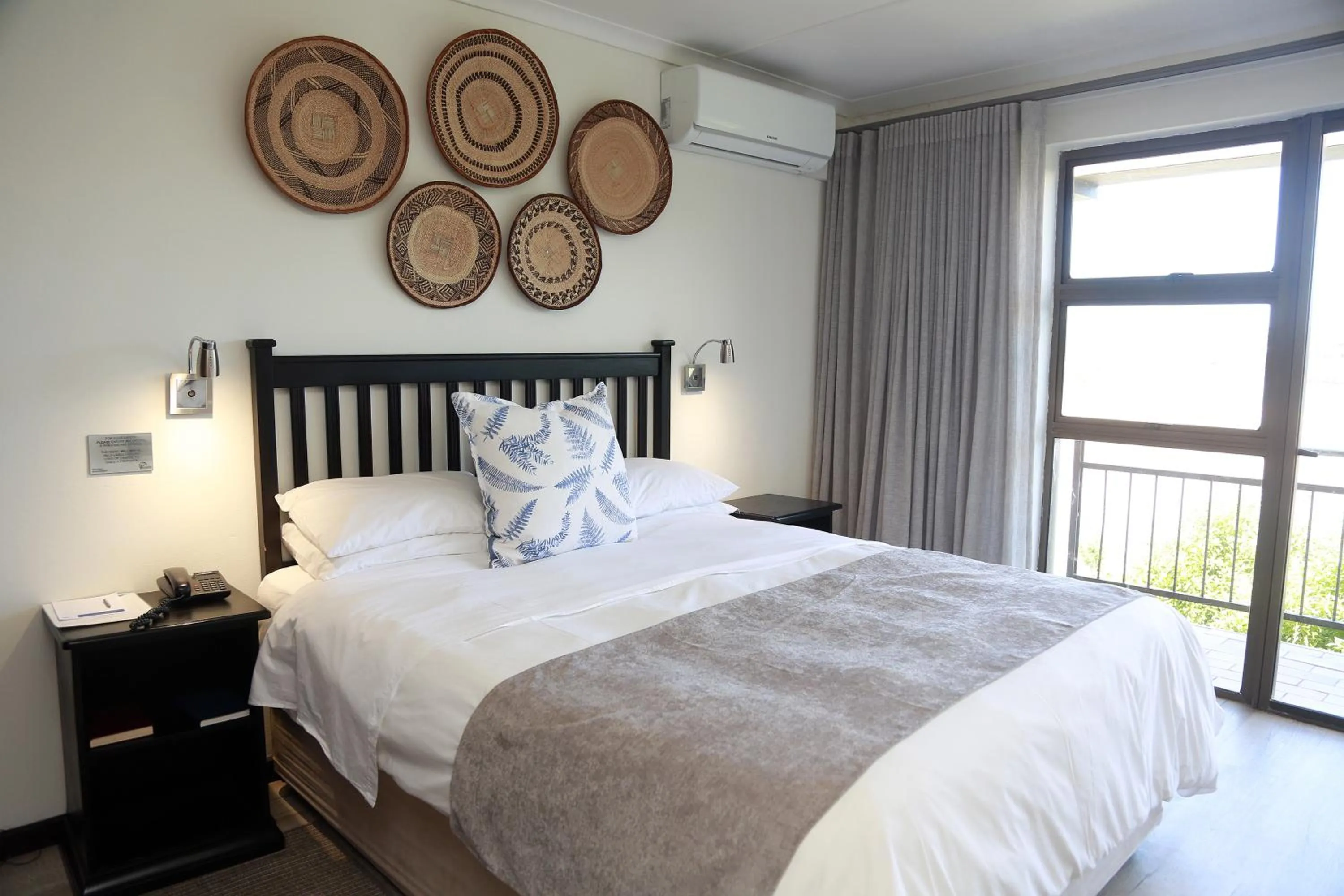 Bedroom, Bed in Blue Lagoon Hotel and Conference Centre