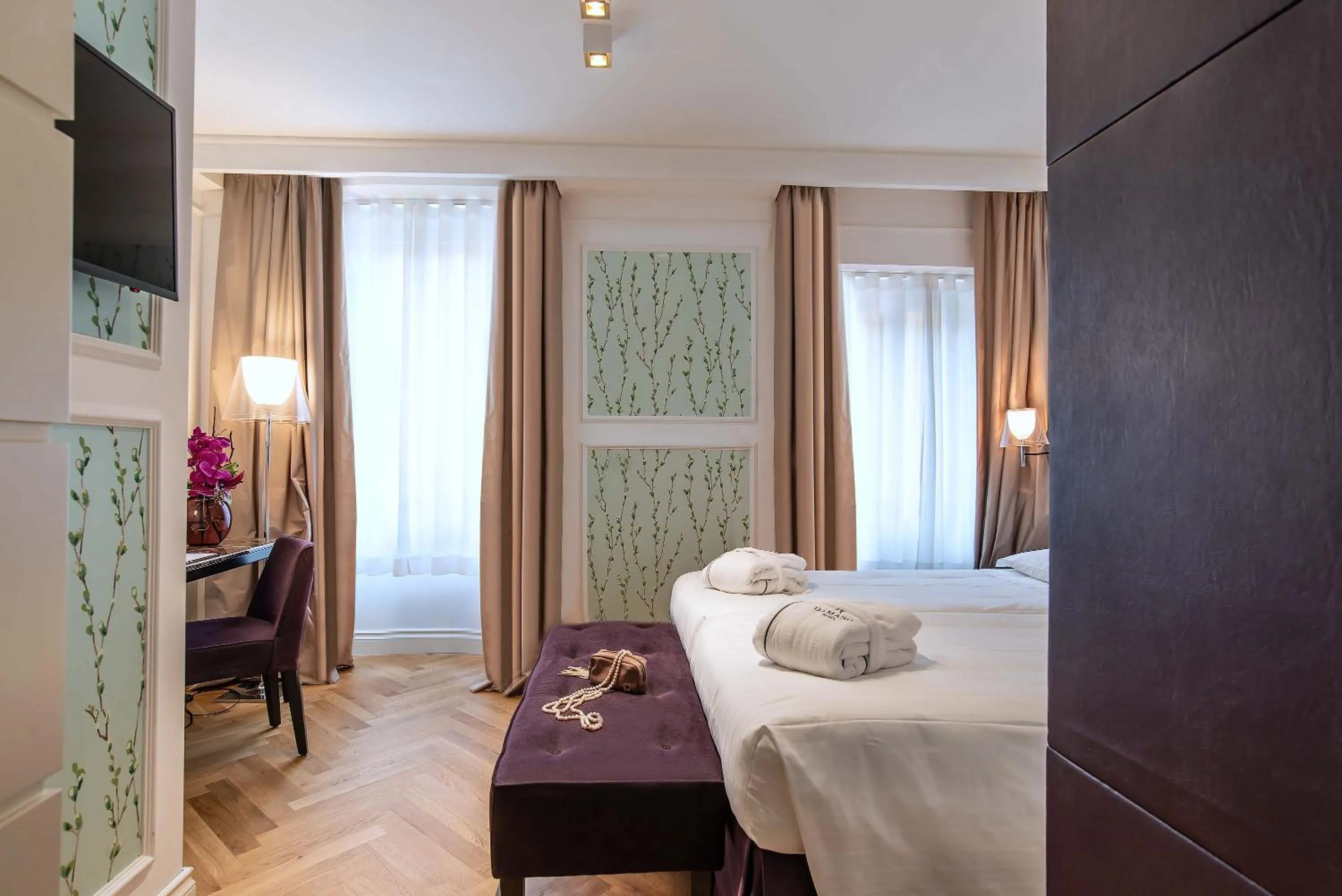 Photo of the whole room, Bed in Hotel Damaso