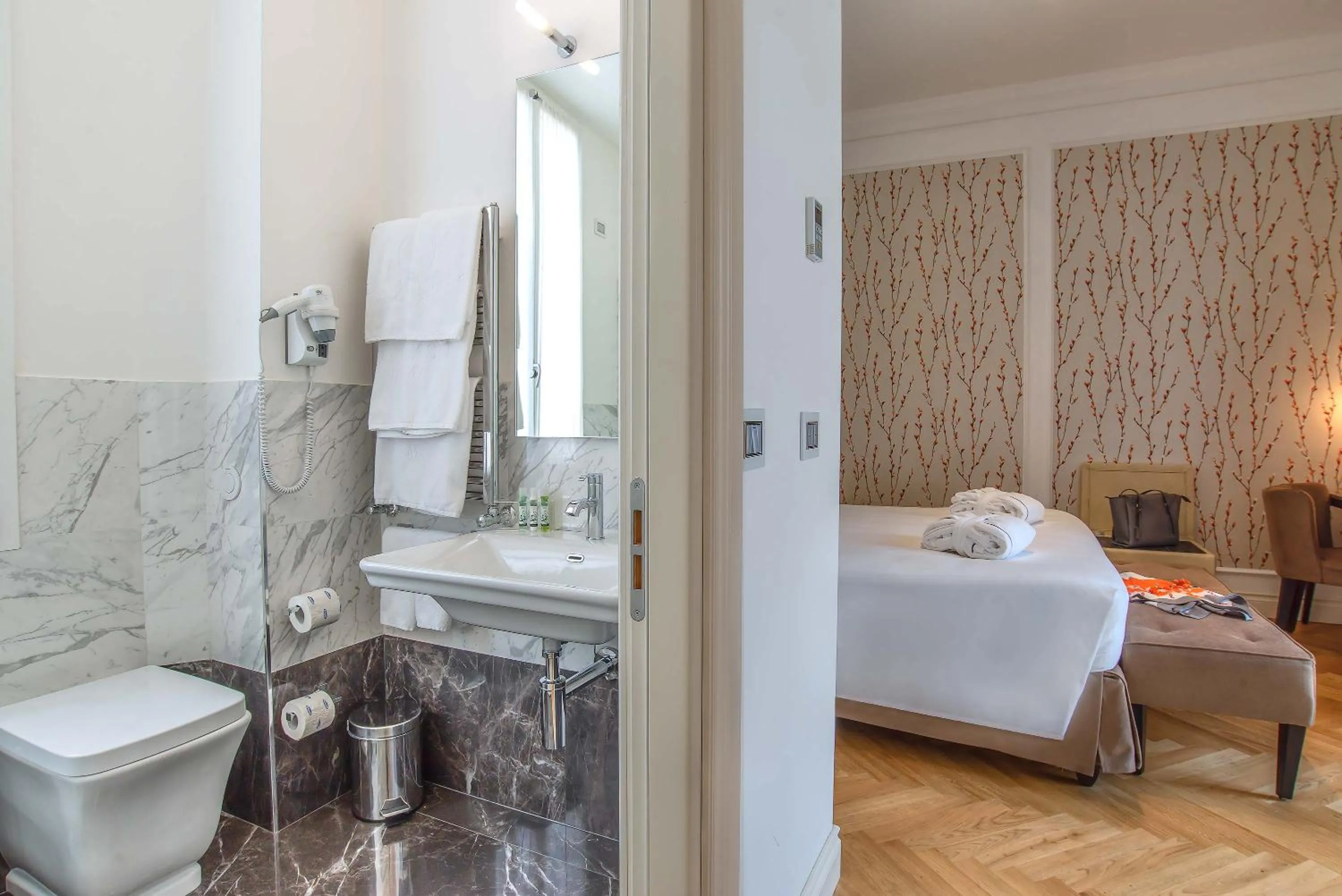 Photo of the whole room, Bed in Hotel Damaso