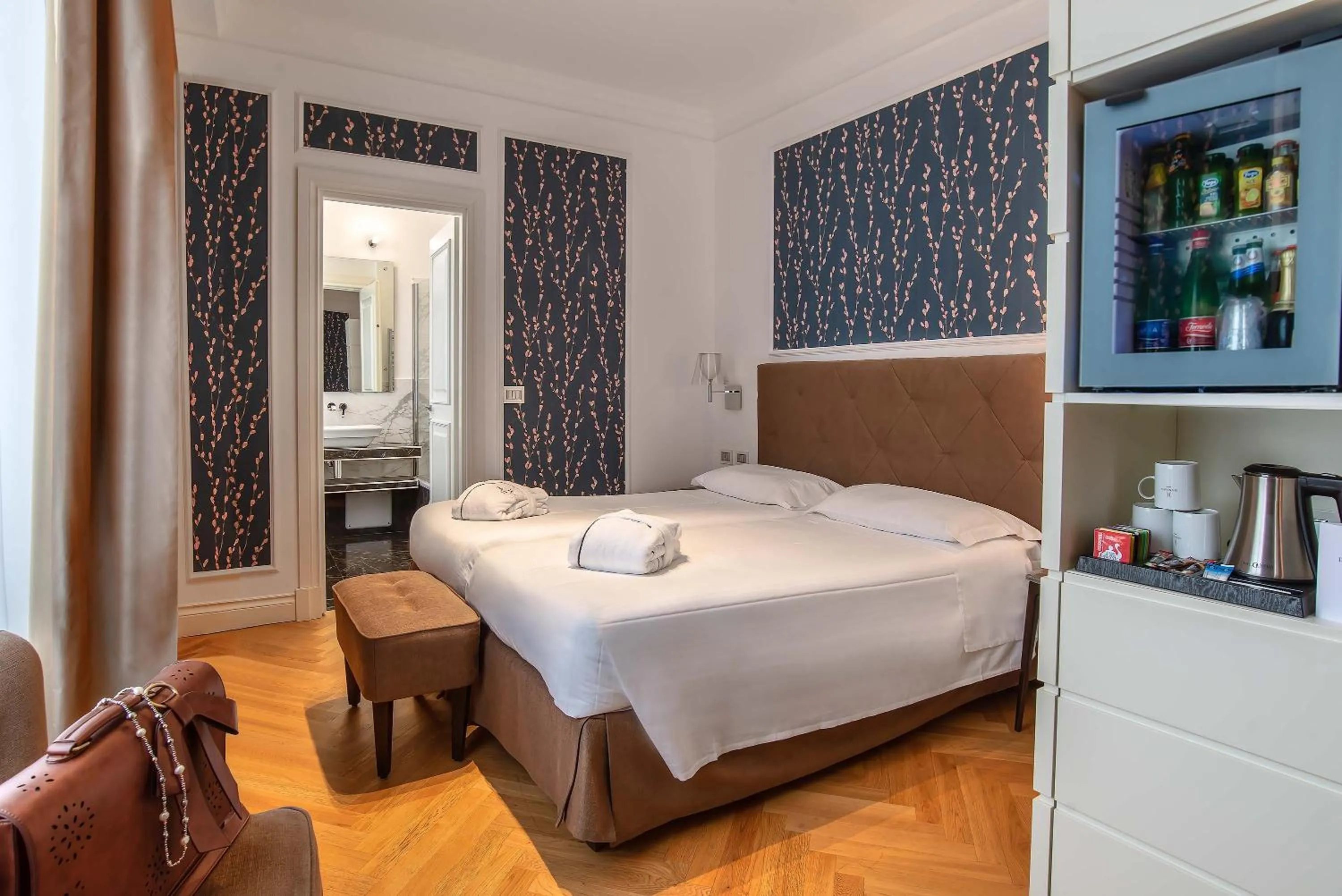 Bedroom, Bed in Hotel Damaso