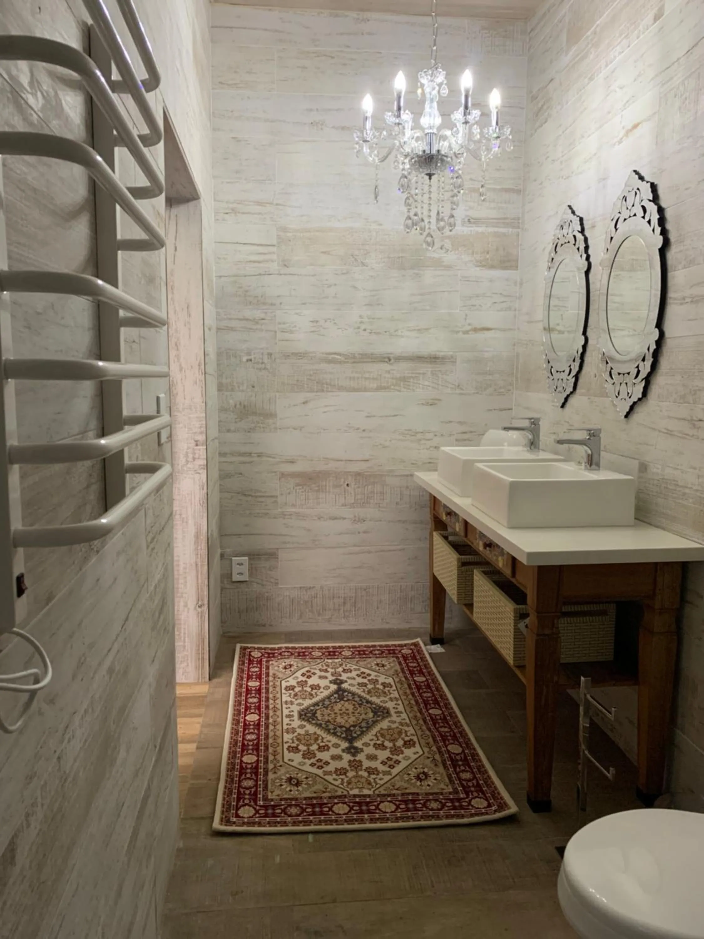 Bathroom in Hospedagem Casadalee chalé com piscina privativa aquecida e Apartamento sem piscina