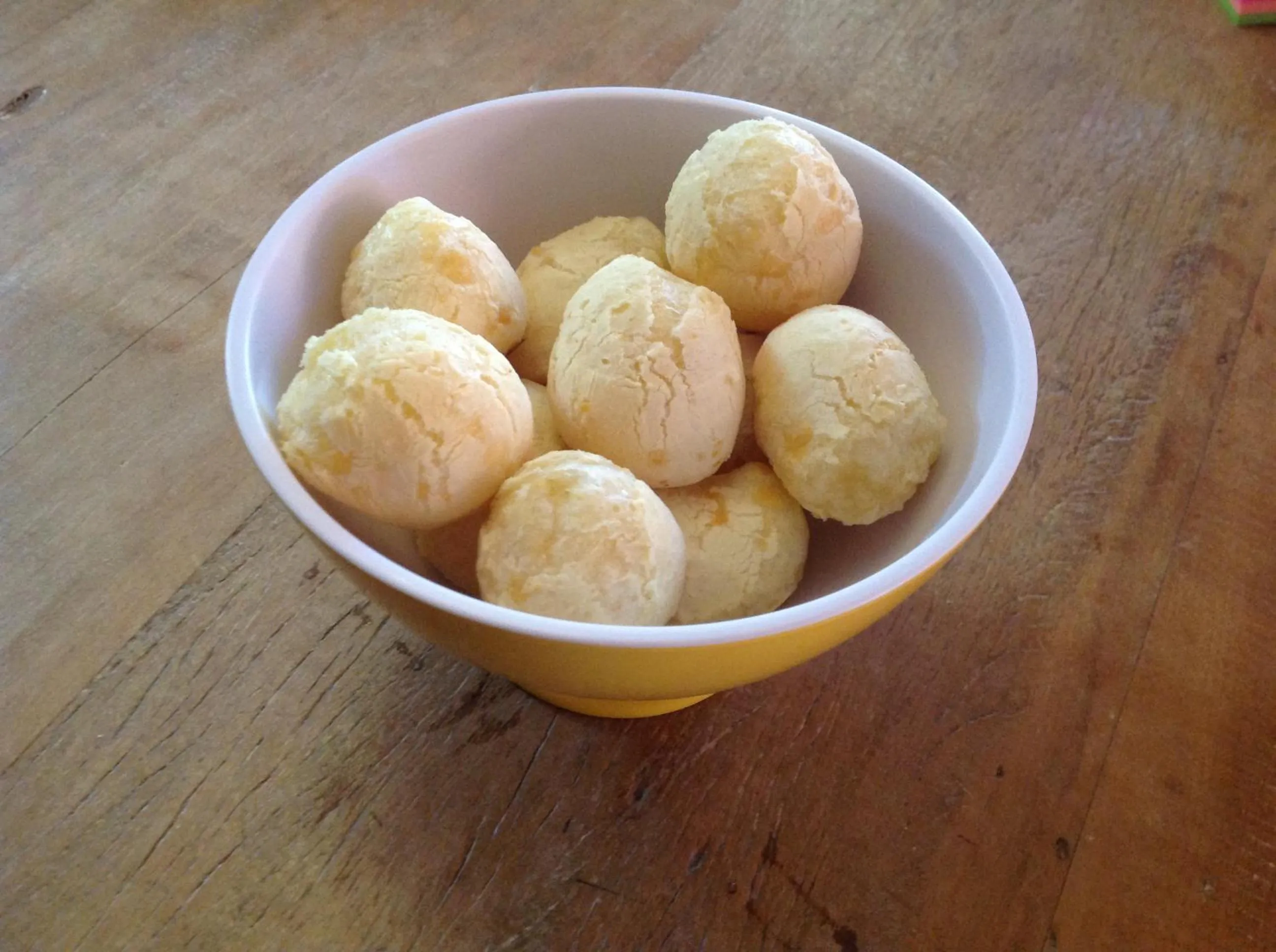 Continental breakfast in Hospedagem Casadalee chalé com piscina privativa aquecida e Apartamento sem piscina