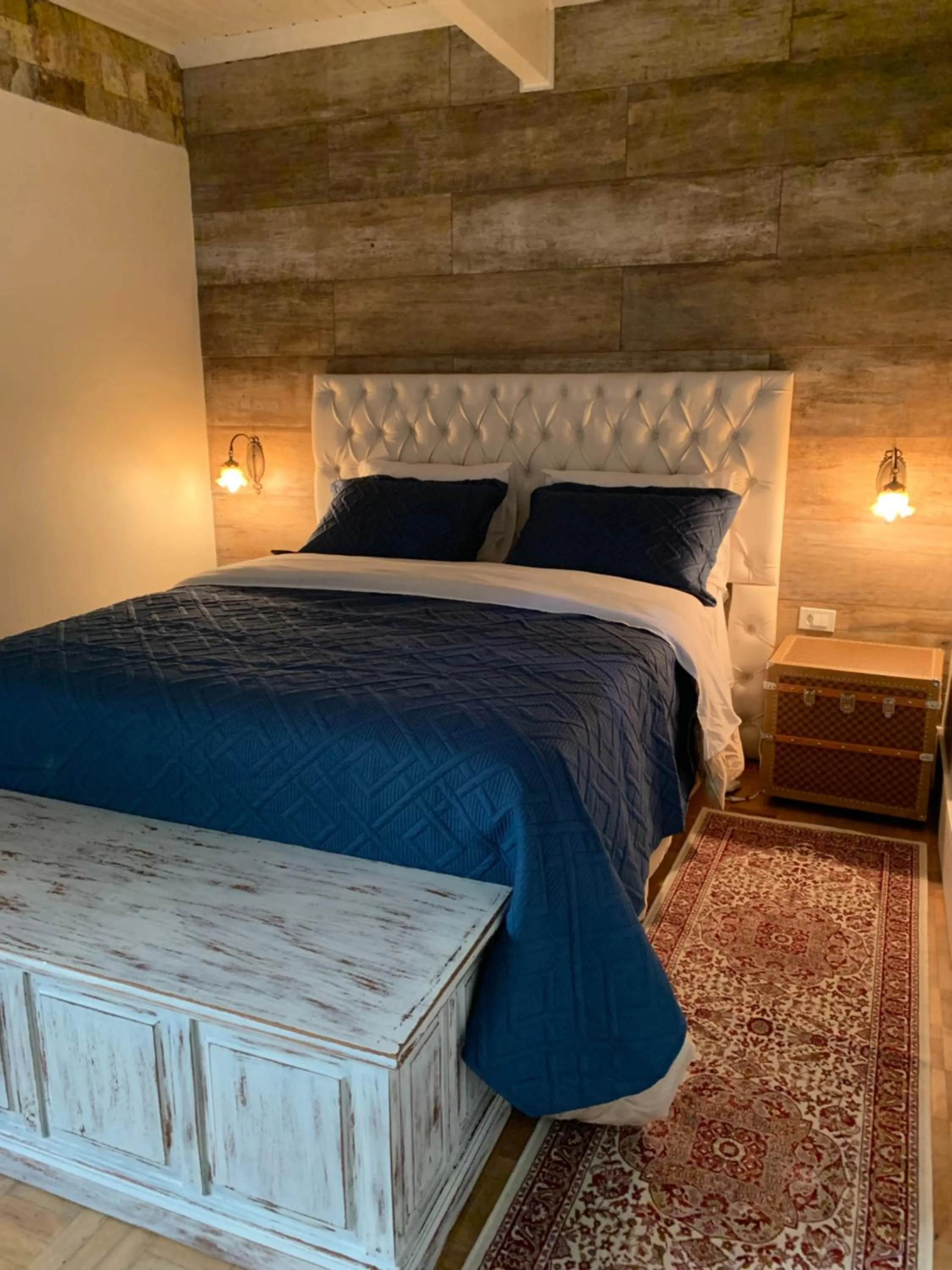 Photo of the whole room, Bed in Hospedagem Casadalee chalé com piscina privativa aquecida e Apartamento sem piscina