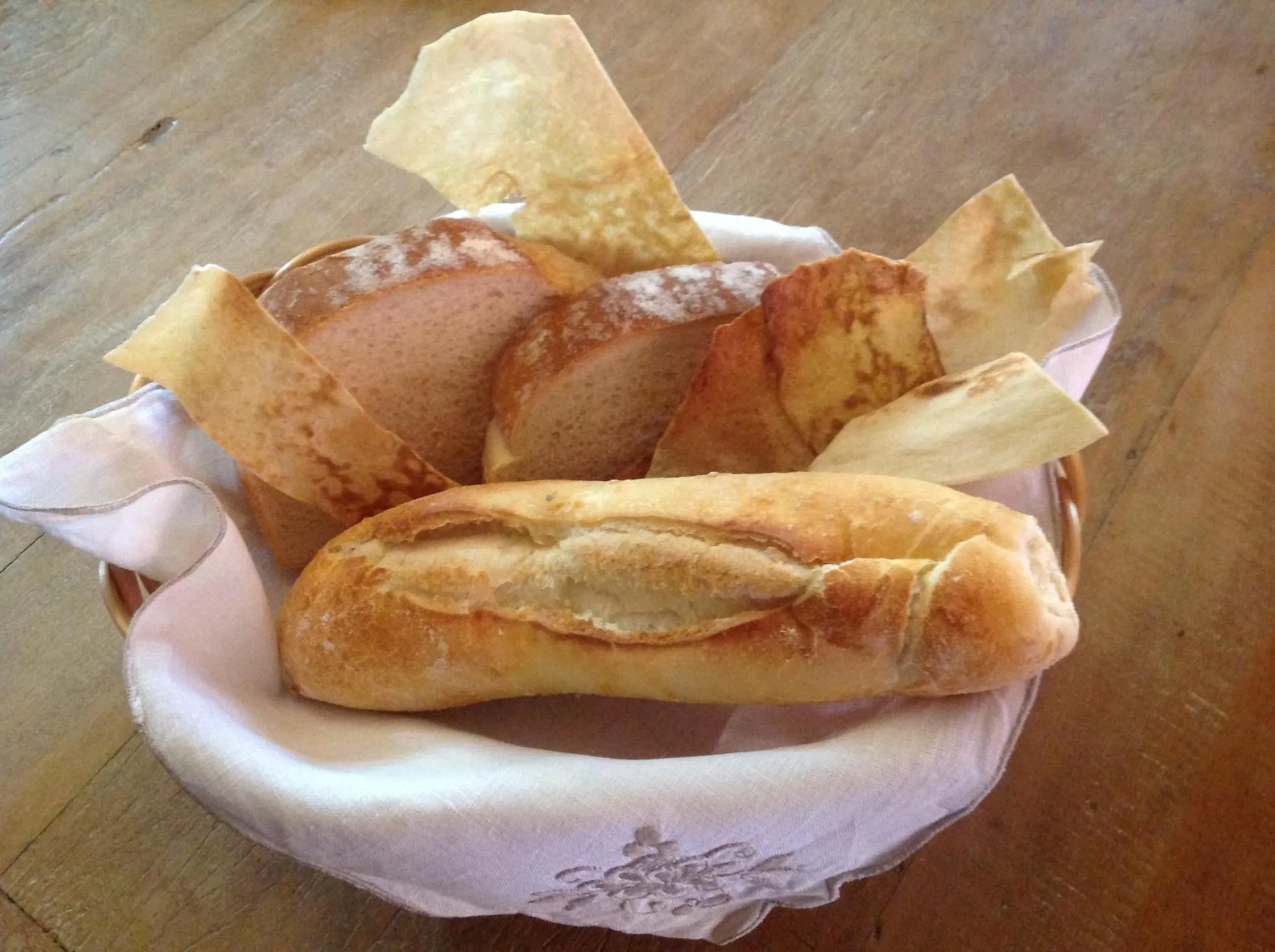Continental breakfast in Hospedagem Casadalee chalé com piscina privativa aquecida e Apartamento sem piscina