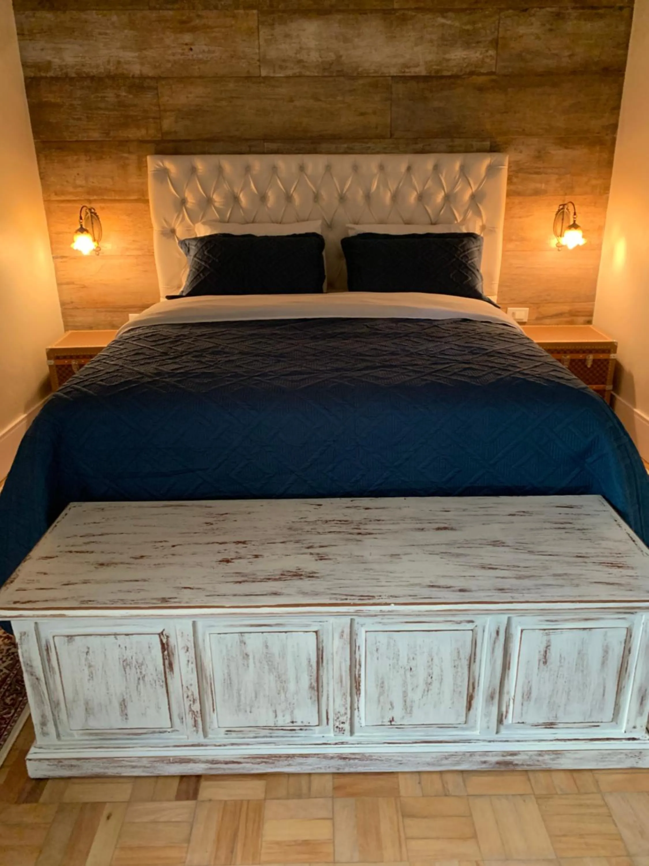 Photo of the whole room, Bed in Hospedagem Casadalee chalé com piscina privativa aquecida e Apartamento sem piscina