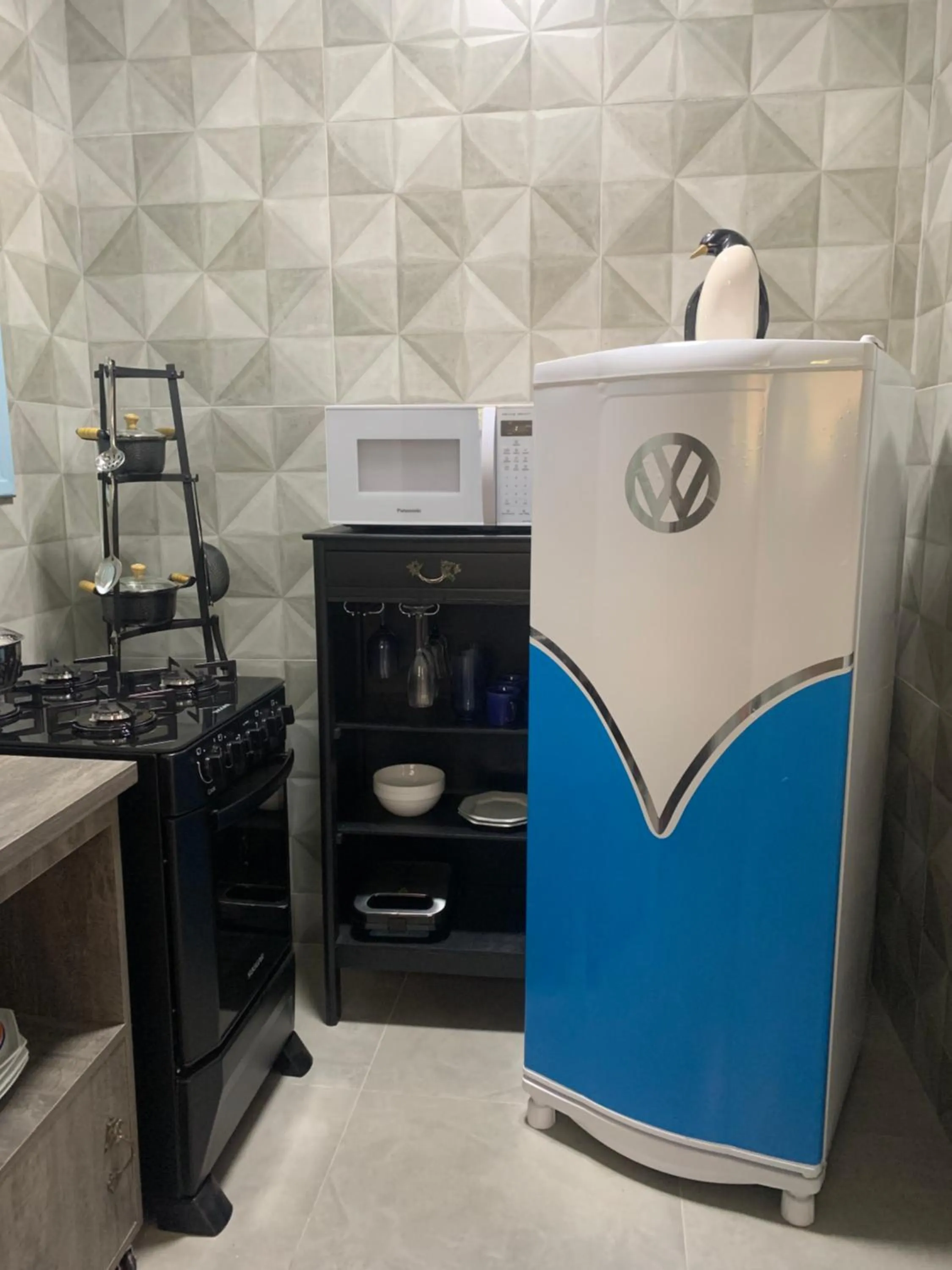 Communal kitchen in Hospedagem Casadalee chalé com piscina privativa aquecida e Apartamento sem piscina