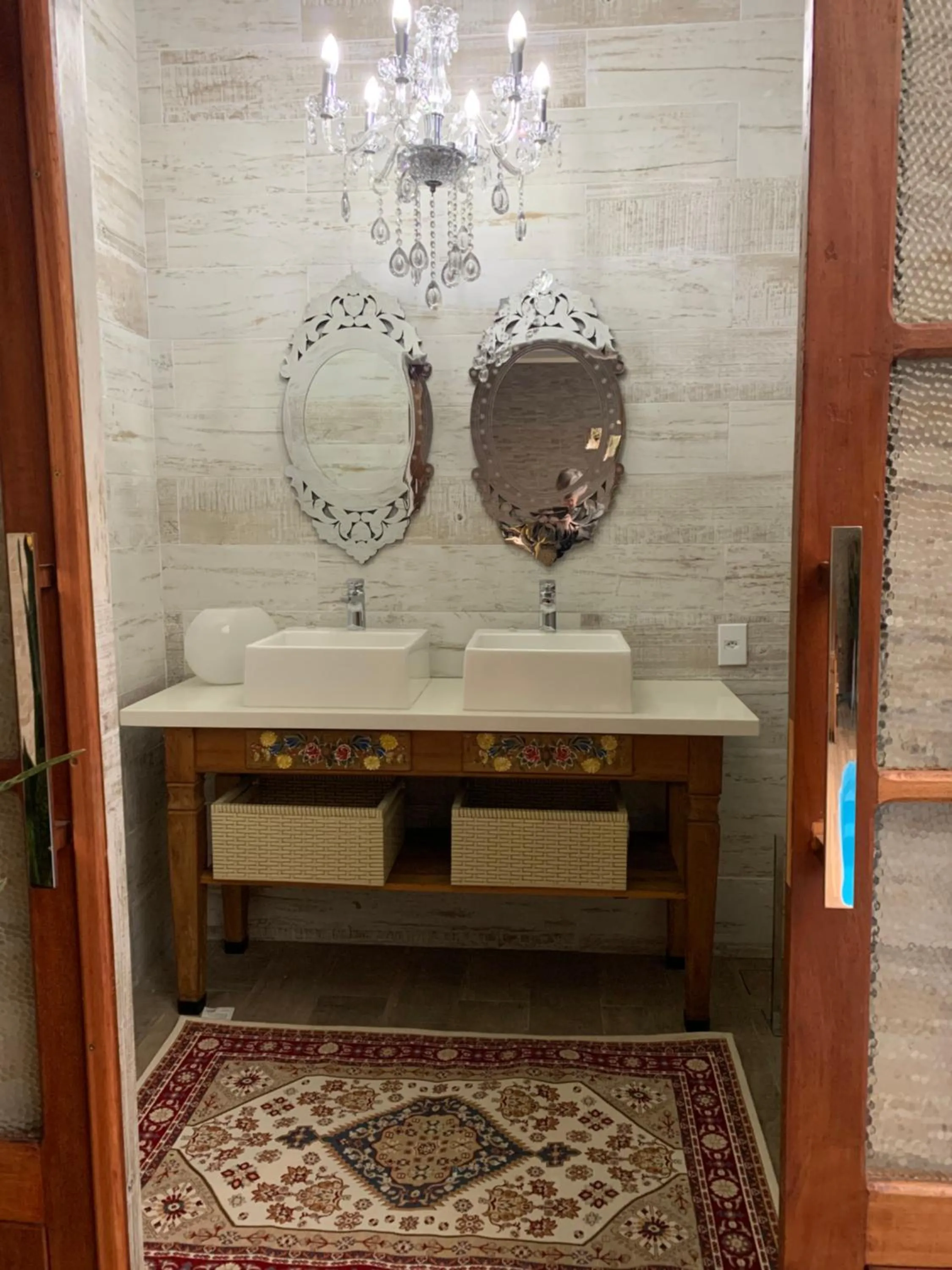 Bathroom in Hospedagem Casadalee chalé com piscina privativa aquecida e Apartamento sem piscina