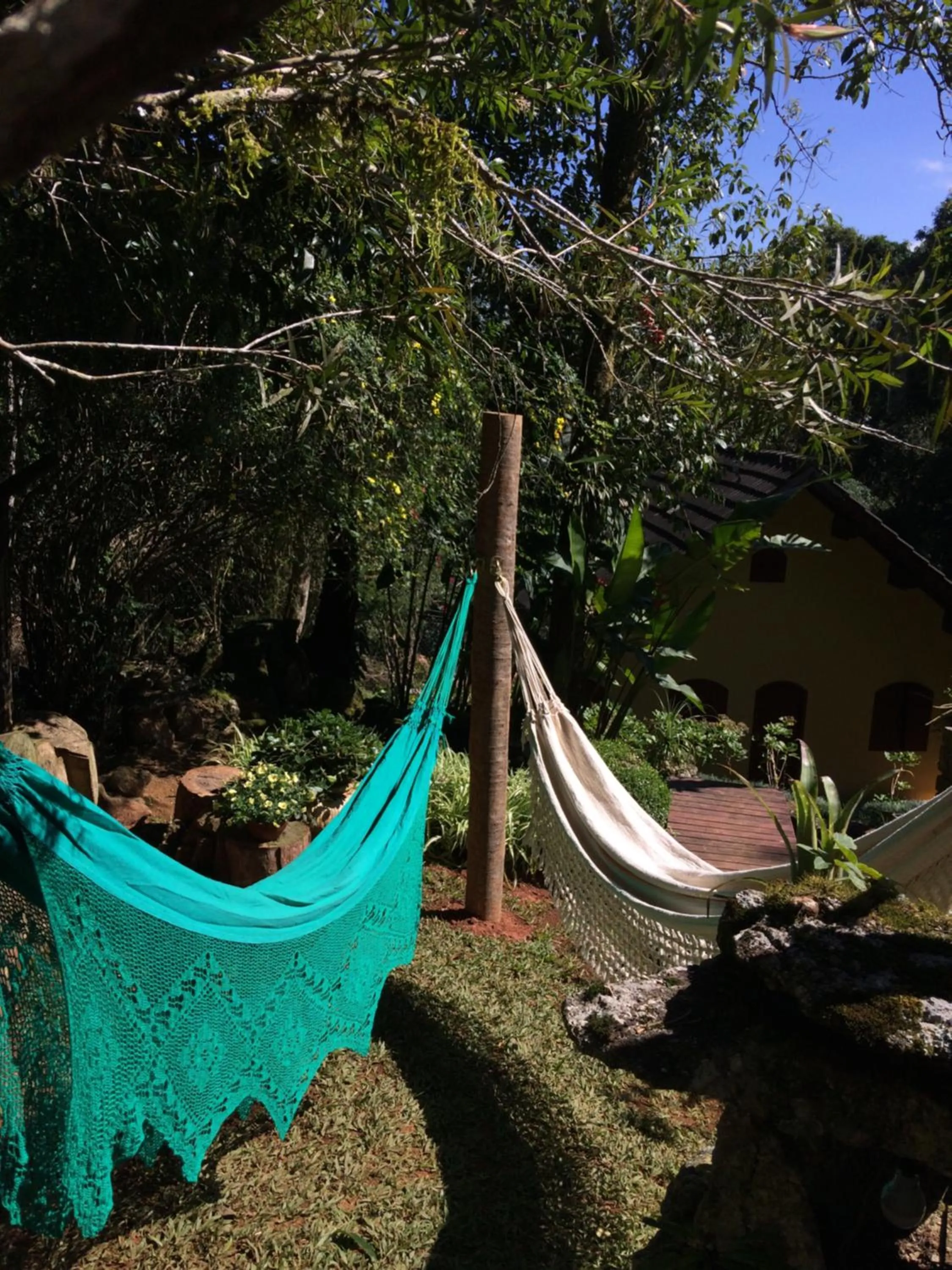 Garden in Hospedagem Casadalee chalé com piscina privativa aquecida e Apartamento sem piscina