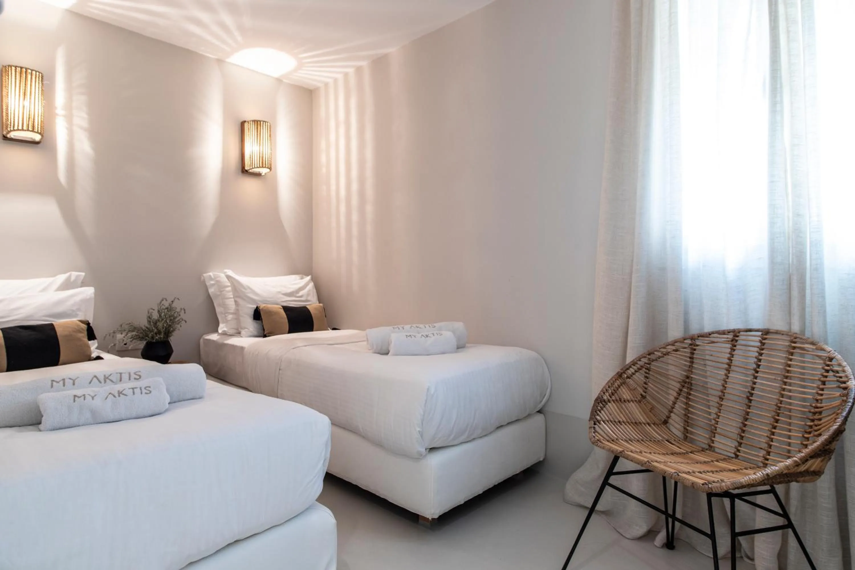 Bedroom, Bed in Nimbus My Aktis