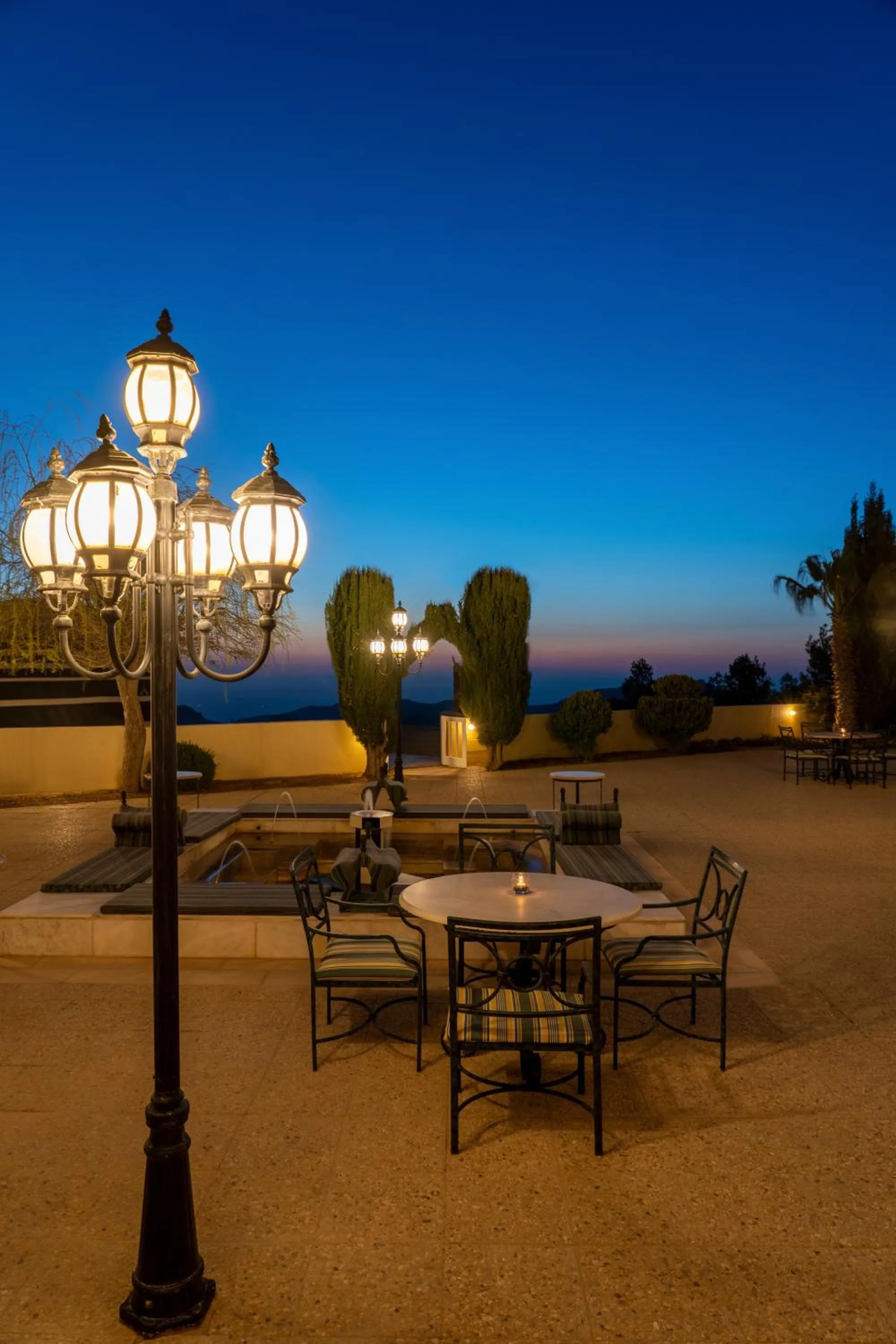 Restaurant/places to eat in Grand Mercure Petra