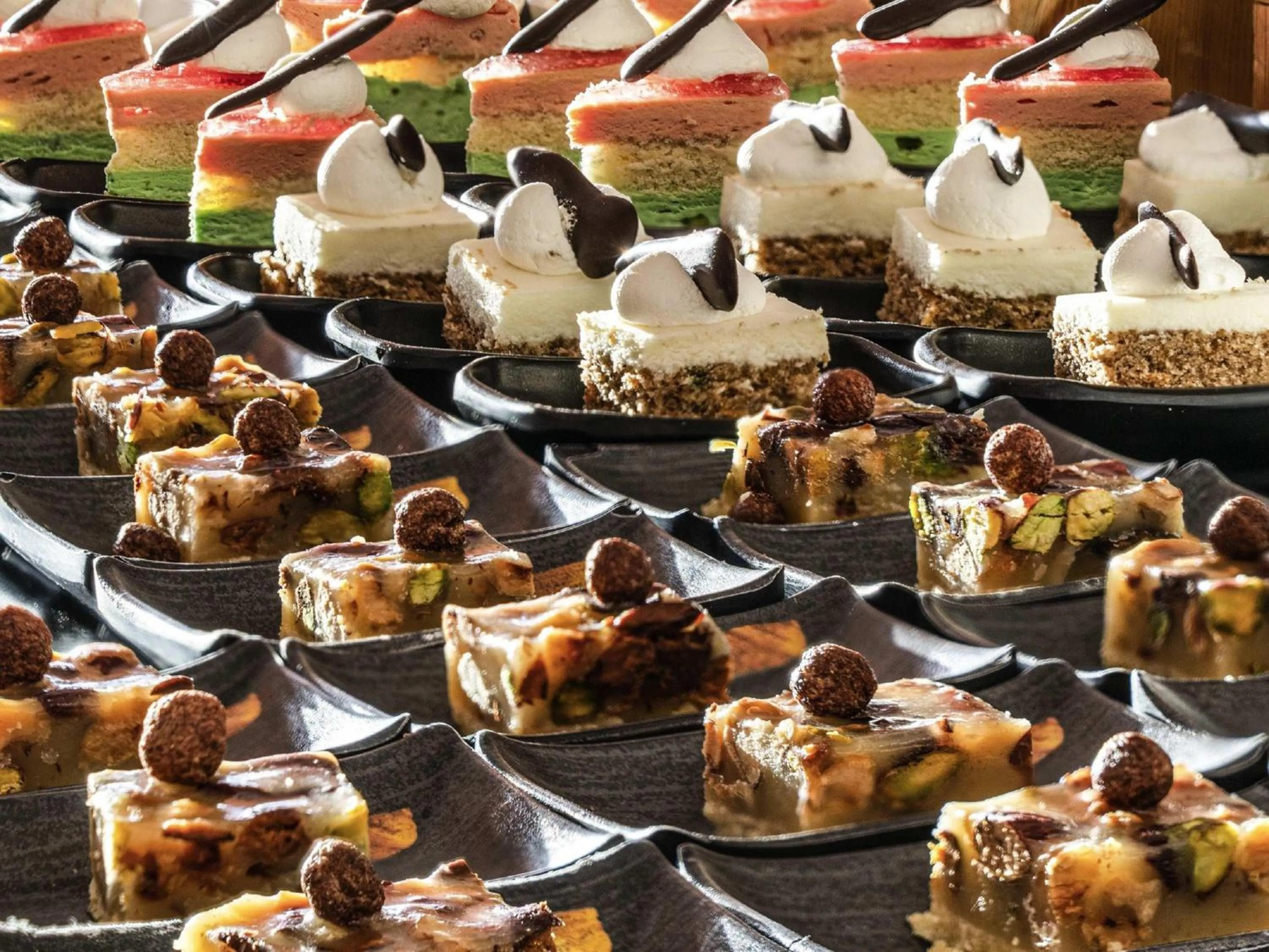 Restaurant/places to eat in Grand Mercure Petra