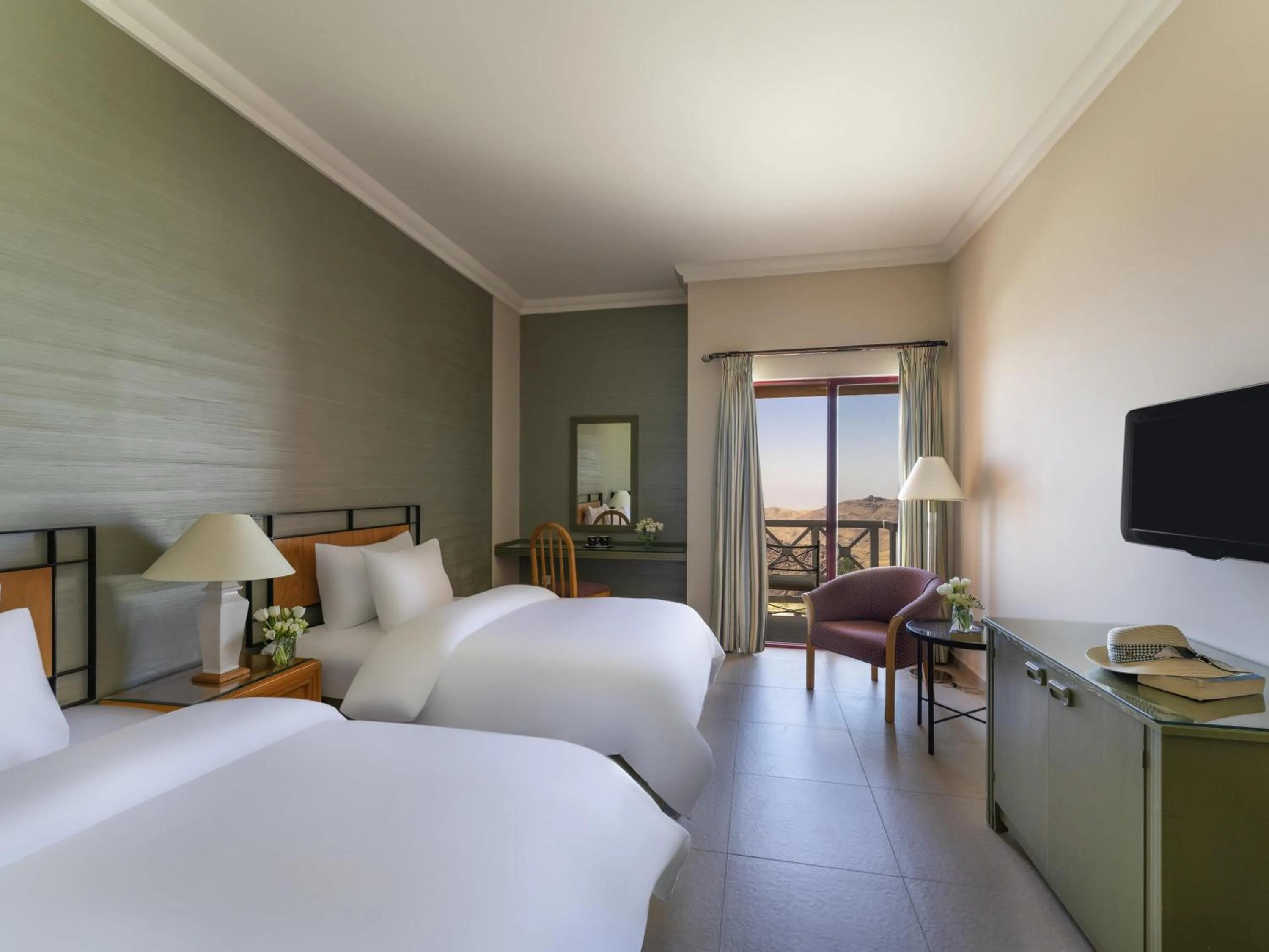 Bedroom, Bed in Grand Mercure Petra