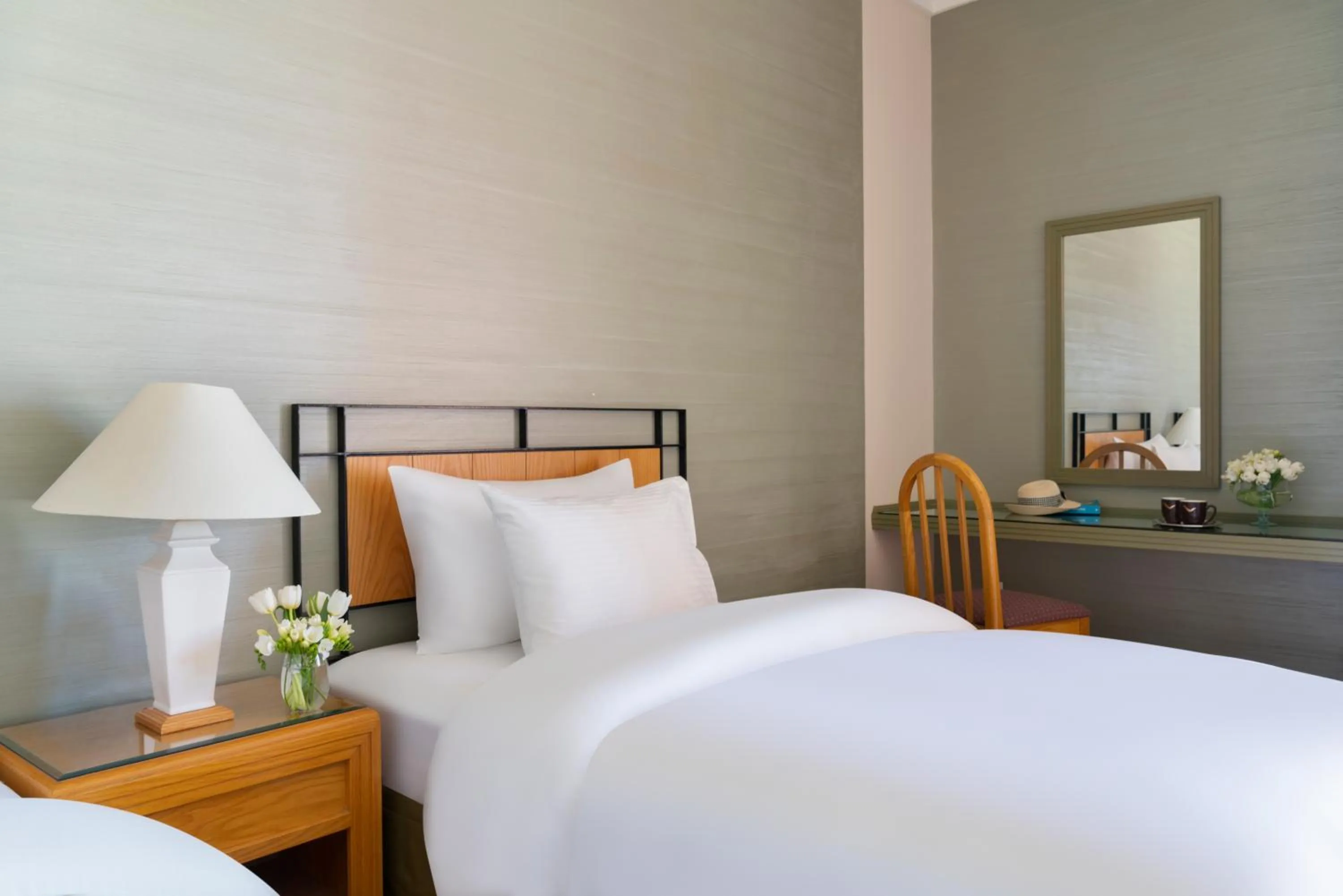 Bedroom, Bed in Grand Mercure Petra