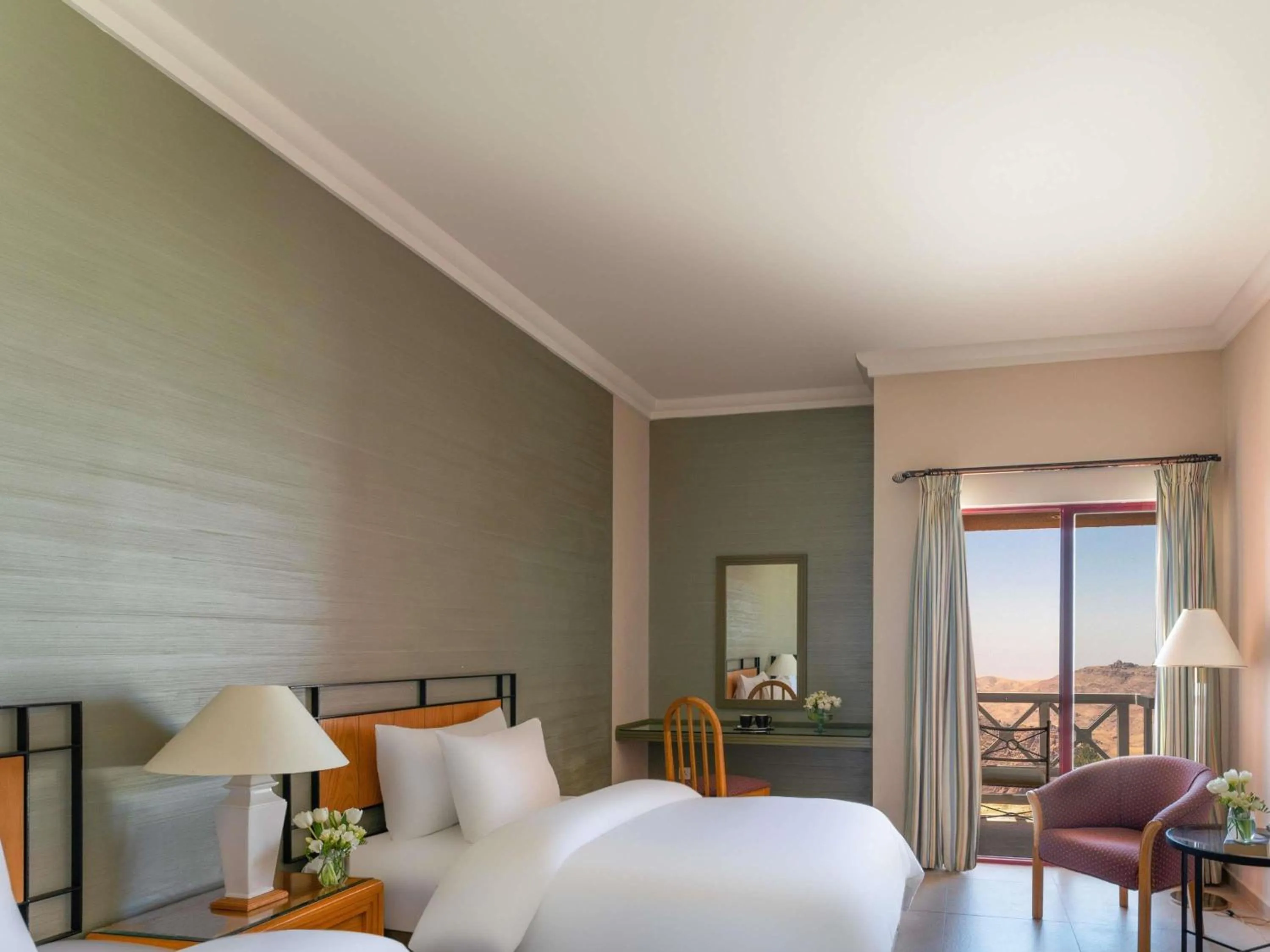 Bedroom, Bed in Grand Mercure Petra