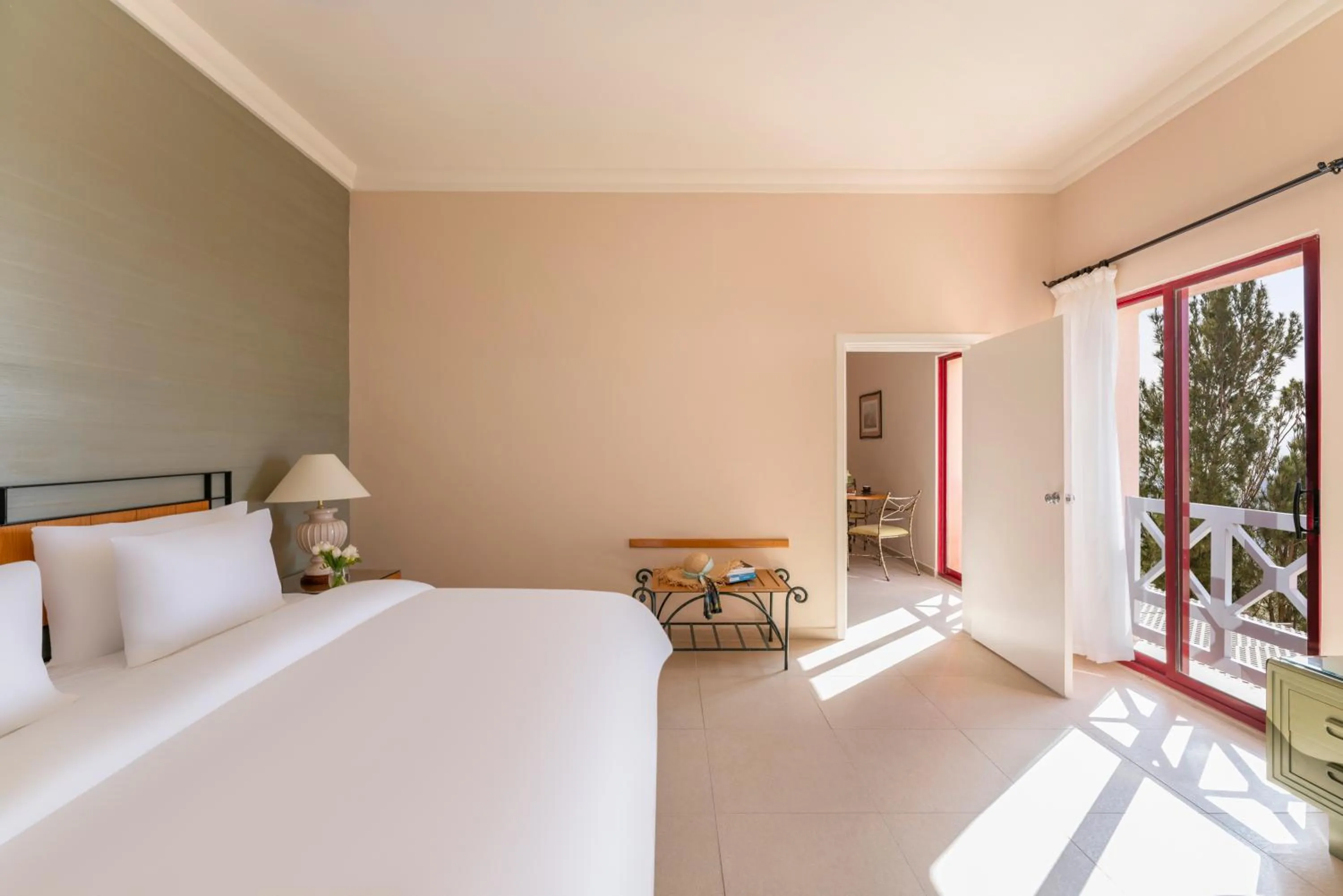 Bedroom, Bed in Grand Mercure Petra