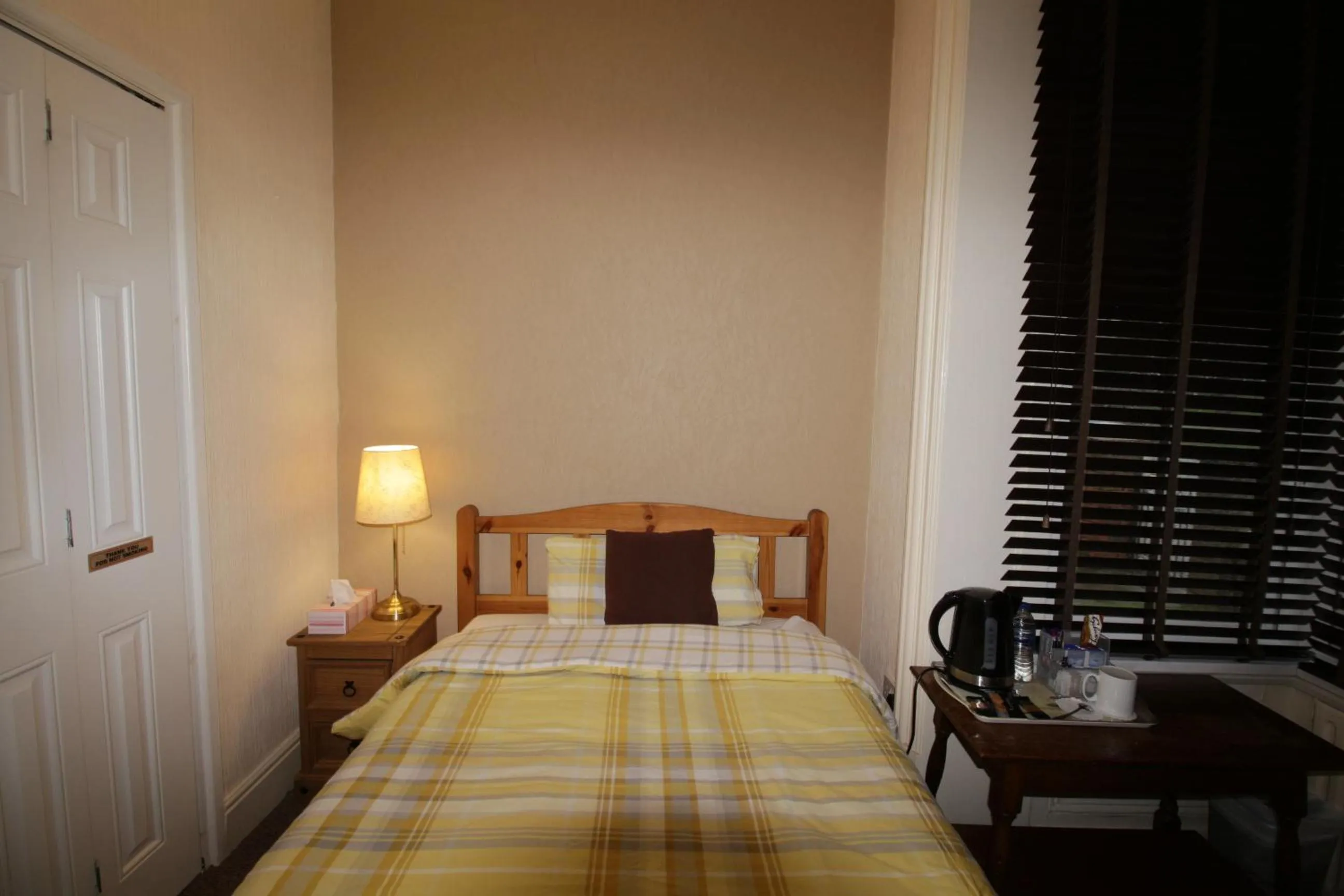 Bedroom, Bed in Tennyson